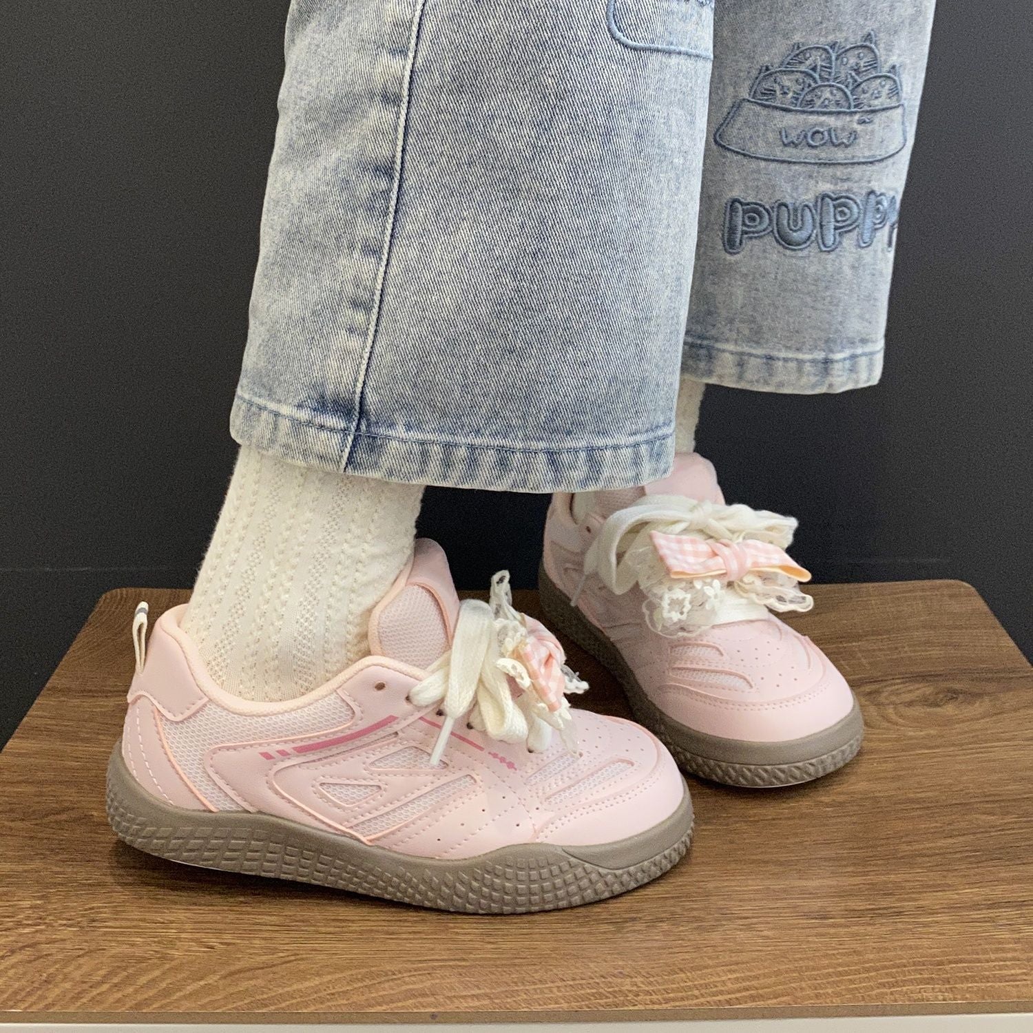 Damen modische Sneakers mit floralen Applikationen und atmungsaktiver Struktur Heidi Mode - Image 3
