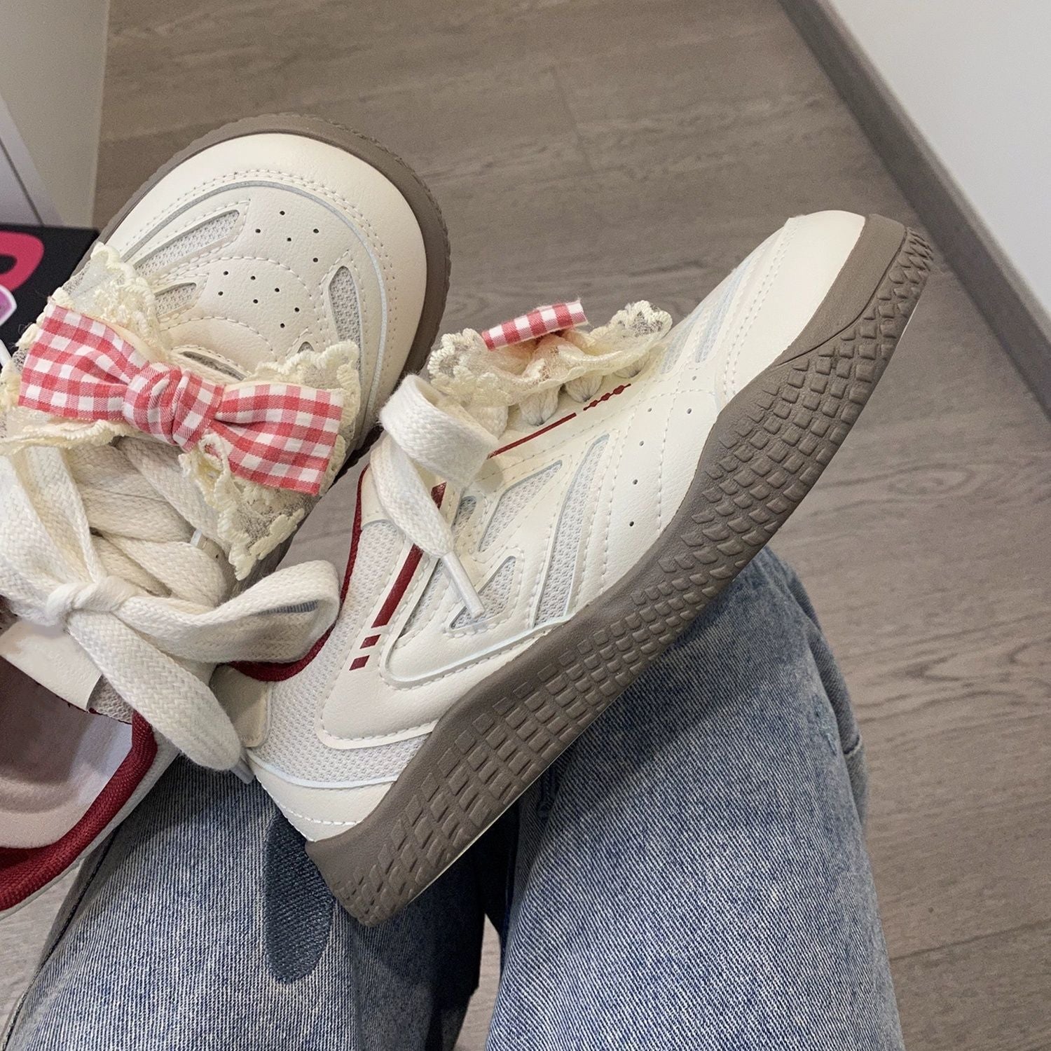 Damen modische Sneakers mit floralen Applikationen und atmungsaktiver Struktur Heidi Mode - Image 6