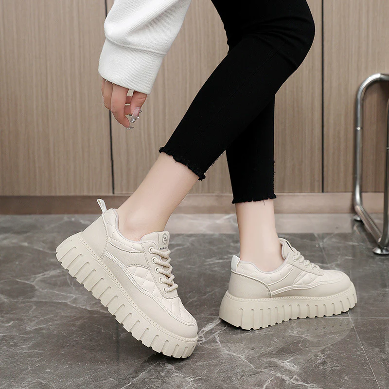 Damen modische Sneakers mit gepolstertem Sohlenprofil und robustem Obermaterial Heidi Mode - Image 4