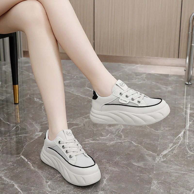 Damen modische Sneakers mit hochgezogenem Sohlenprofil und atmungsaktiven Mesh-Einsätzen Heidi Mode - Image 3
