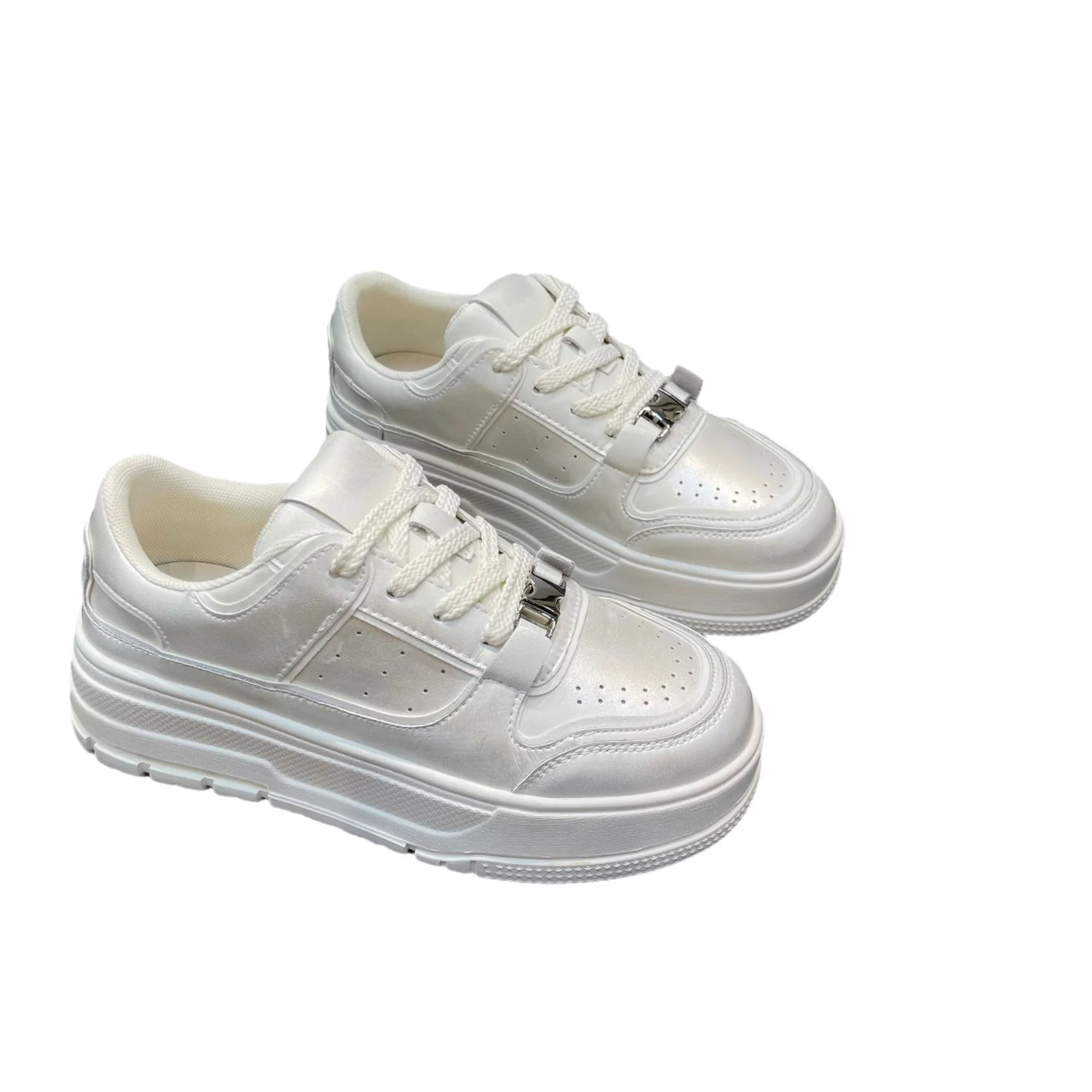 Damen modische Sneakers mit hochglänzendem Obermaterial und stabiler Plateausohle Heidi Mode - Image 5