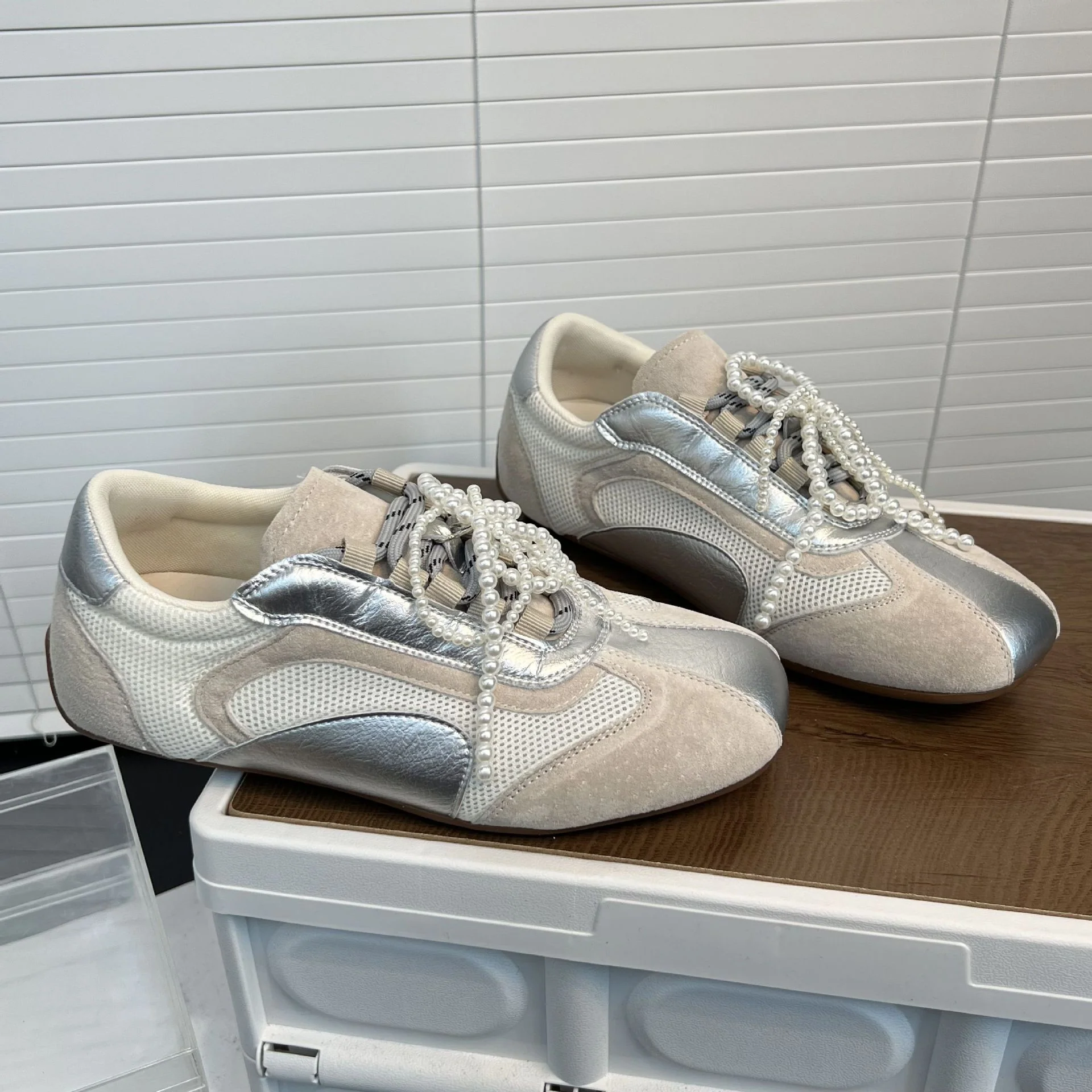 Damen modische Sneakers mit innovativem Perlen-Detail und atmungsaktivem Mesh-Heidi Mode - Image 4