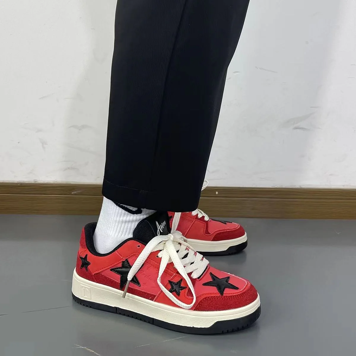 Damen modische Sneakers mit markantem Sternen-Design und dämpfender Sohle Heidi Mode - Image 2