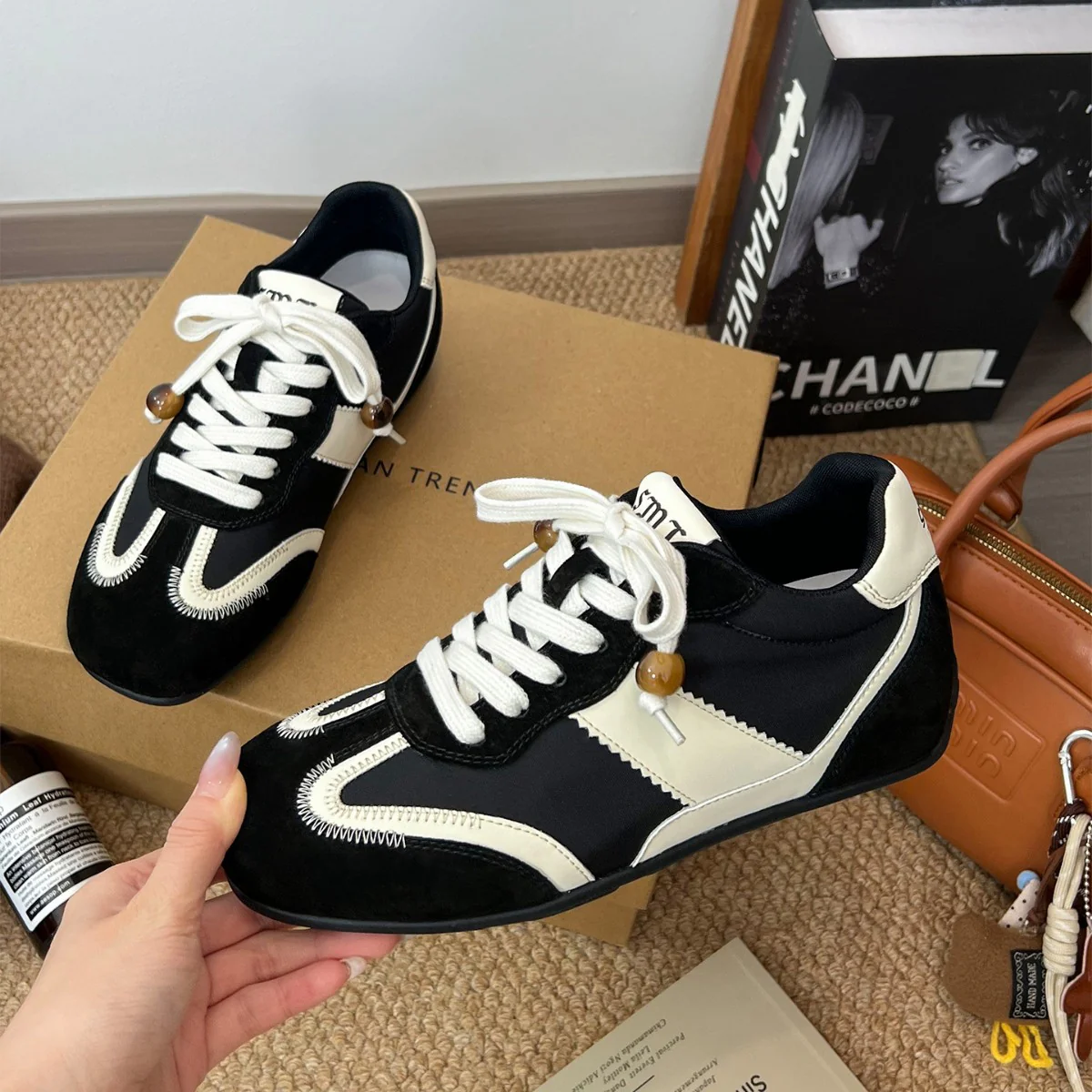 Damen modische Sneakers mit samtweichem Obermaterial und einzigartigem Design Heidi Mode - Image 4