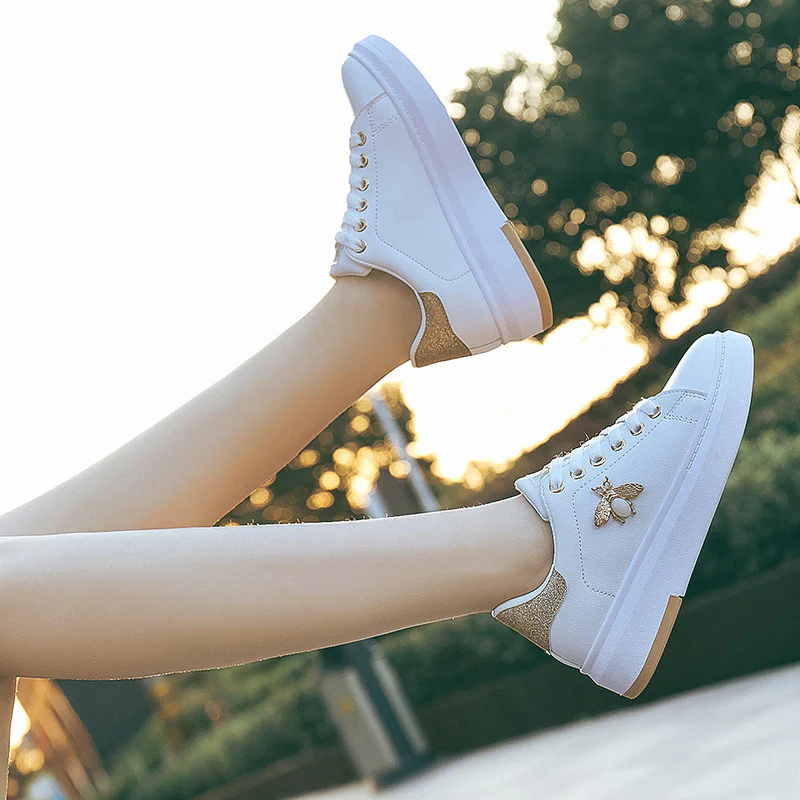 Damen modische Sneakers mit schimmernden Akzenten und Bienenapplikation Heidi Mode - Image 2