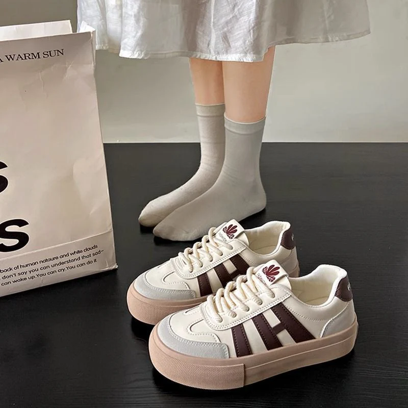 Damen modische Sneakers mit verstärktem Fersenbereich und atmungsaktiver Oberflächenstruktur Heidi Mode - Image 3