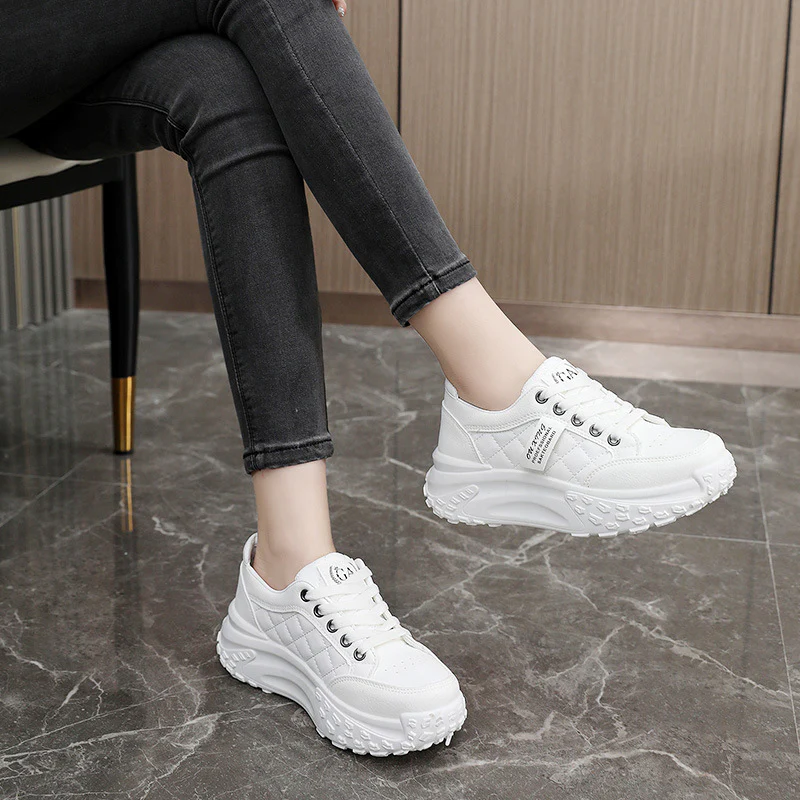 Damen modische Sneakers mit verstärktem Sohlenprofil und gepolsterter Innensohle Heidi Mode - Image 4