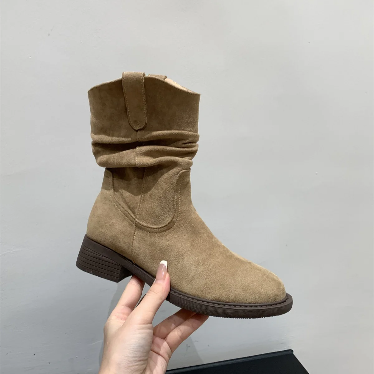 Damen modische Stiefel mit gerafftem Schaft und bequemem Blockabsatz Heidi Mode - Image 3