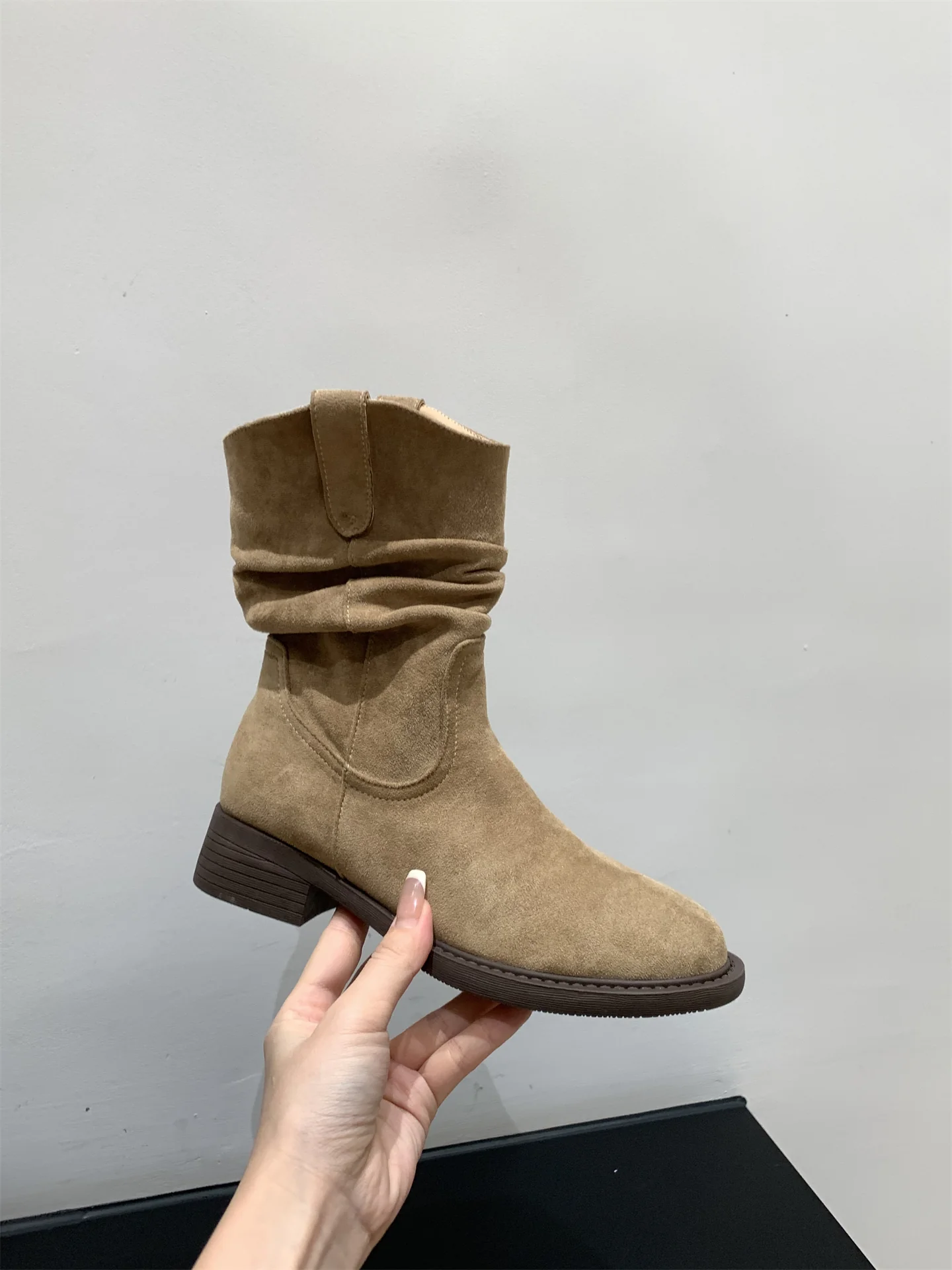 Damen modische Stiefel mit gerafftem Schaft und bequemem Blockabsatz Heidi Mode - Image 7