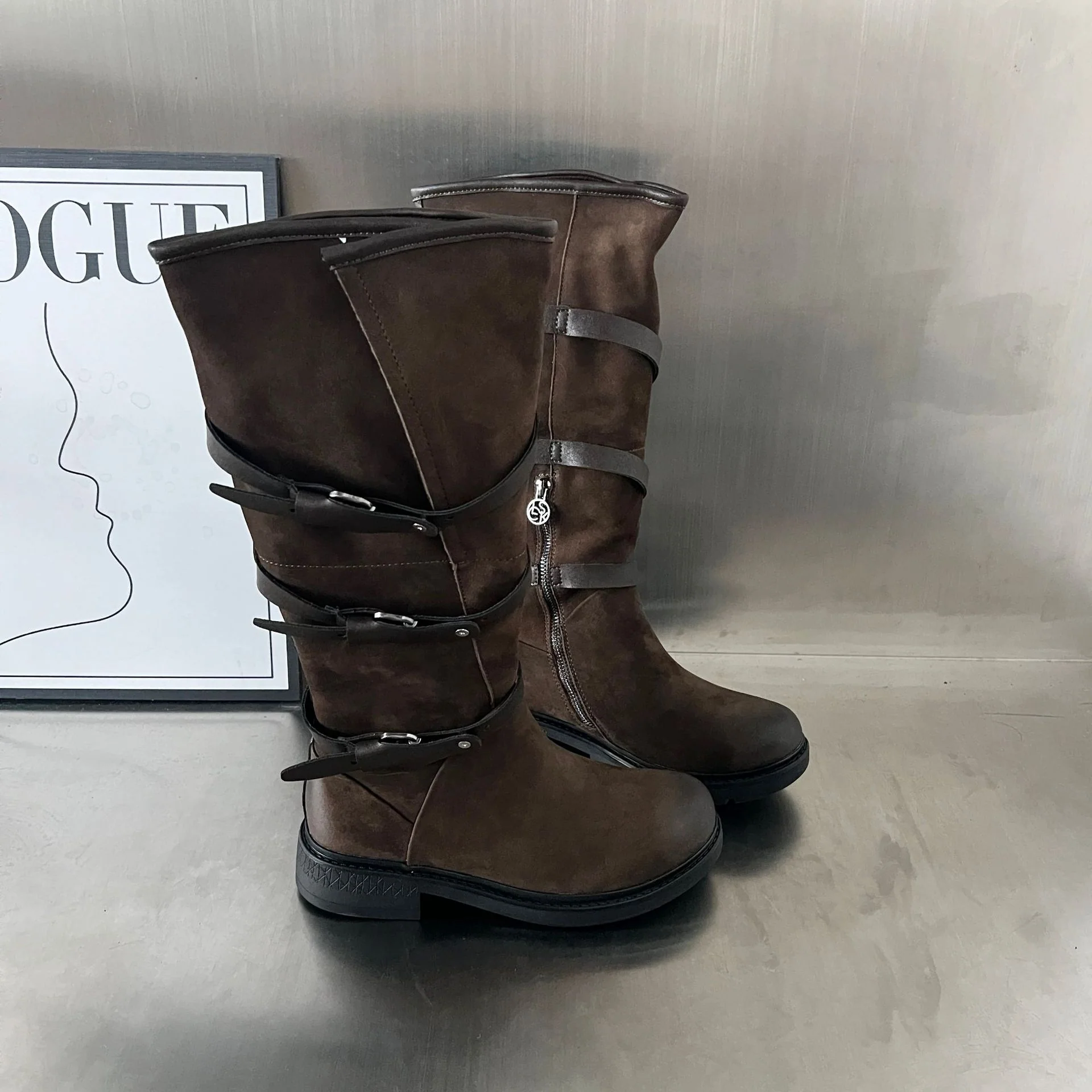 Damen Modische Stiefel mit praktischem Reißverschluss und eleganten Riemen Heidi Mode - Image 5