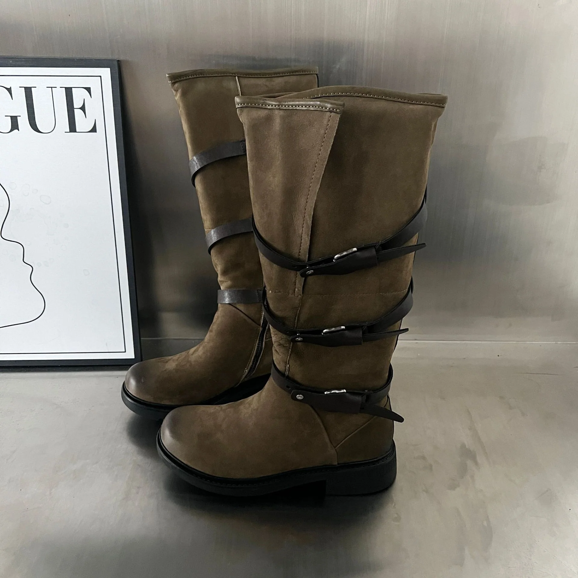 Damen Modische Stiefel mit praktischem Reißverschluss und eleganten Riemen Heidi Mode - Image 7