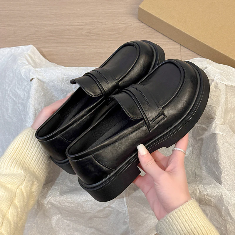 Damen modische und komfortable Loafers mit eleganter Lederoberfläche Heidi Mode - Image 2