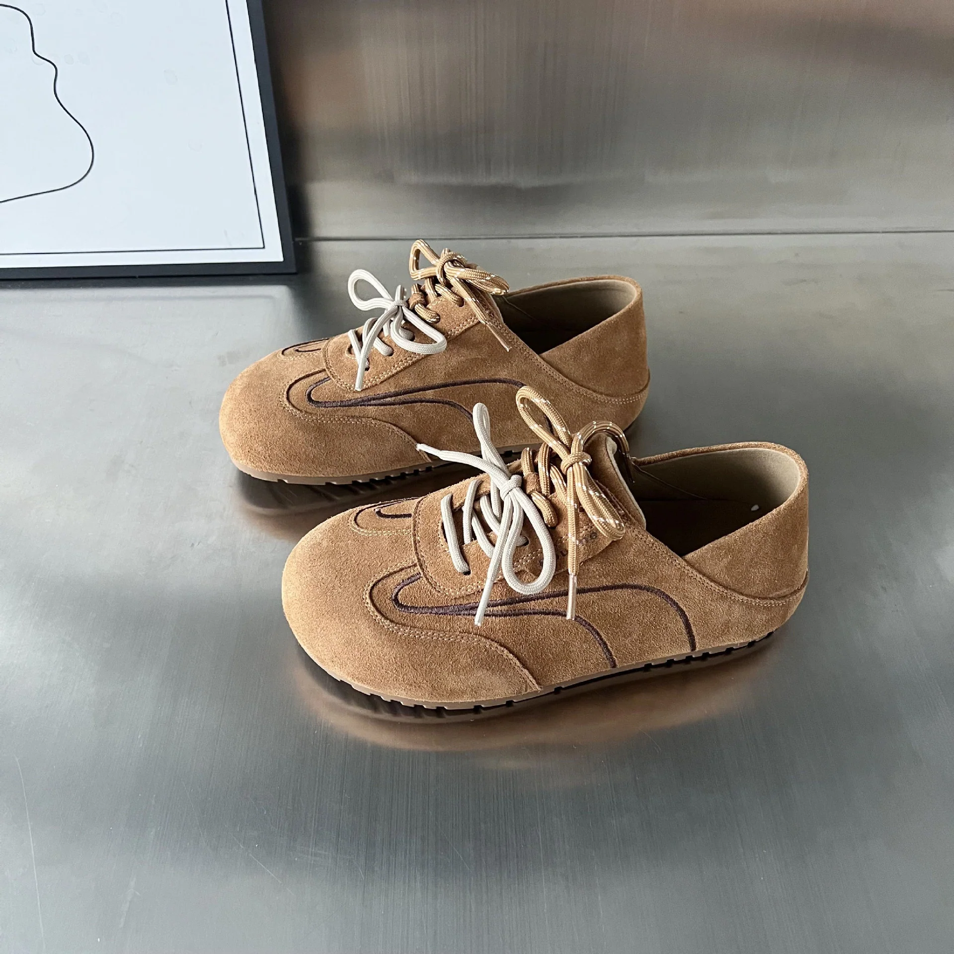 Damen modische Wildleder-Sneaker mit stilvollem Design und innovativem Schnürsystem Heidi Mode - Image 2