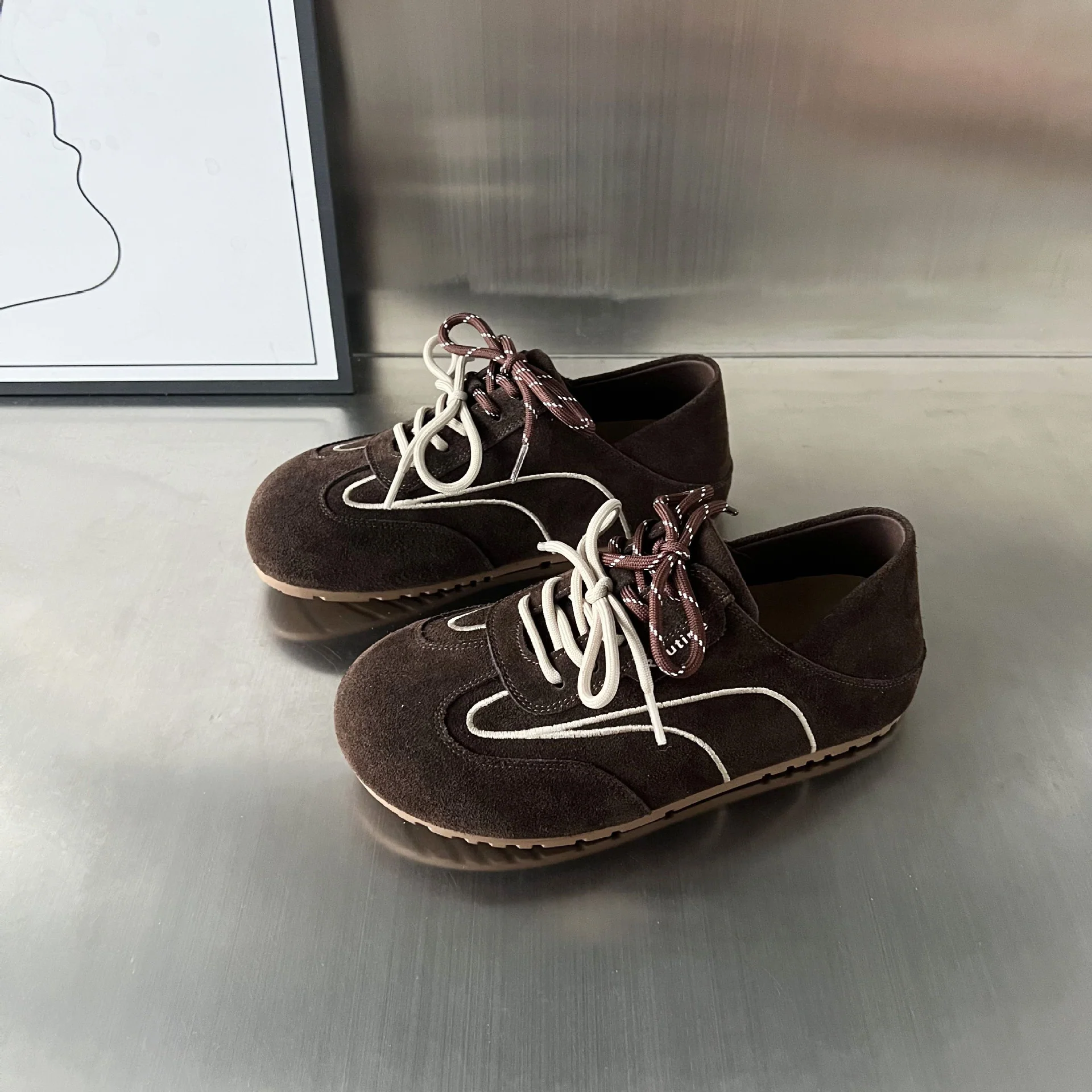 Damen modische Wildleder-Sneaker mit stilvollem Design und innovativem Schnürsystem Heidi Mode - Image 3