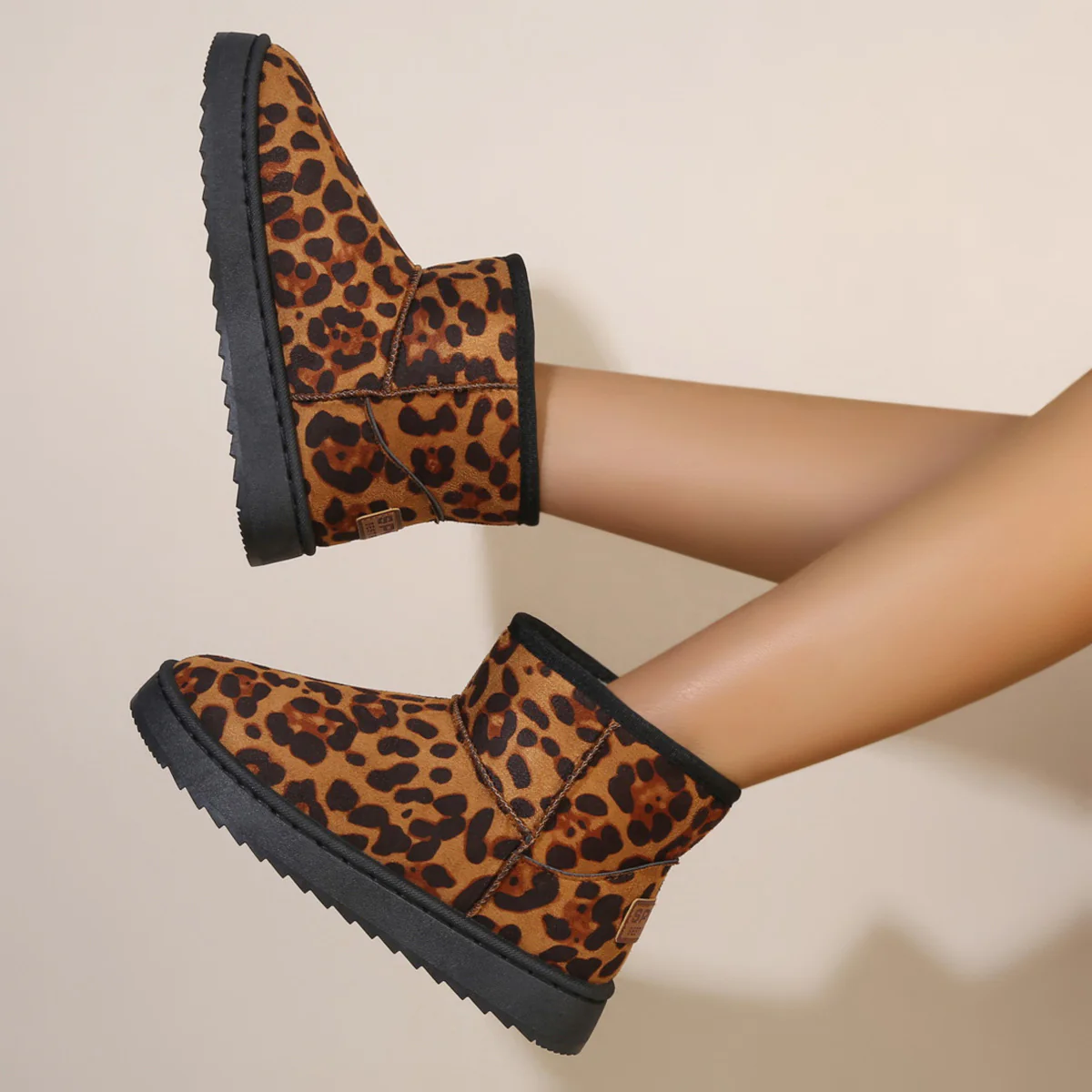 Damen Modische Winterboots mit weichem Innenfutter und Leo-Muster Heidi Mode - Image 4