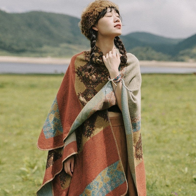 Damen Modischer Poncho mit Kunstvollem Muster und Fransigen Kanten Heidi-Mode - Image 2