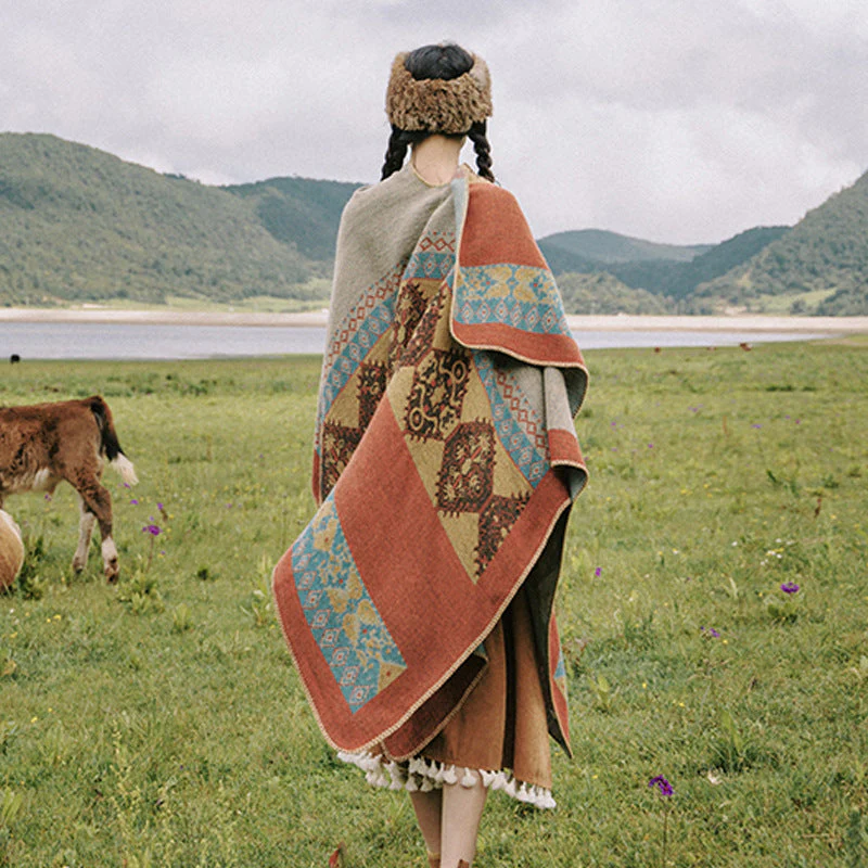 Damen Modischer Poncho mit Kunstvollem Muster und Fransigen Kanten Heidi-Mode - Image 3