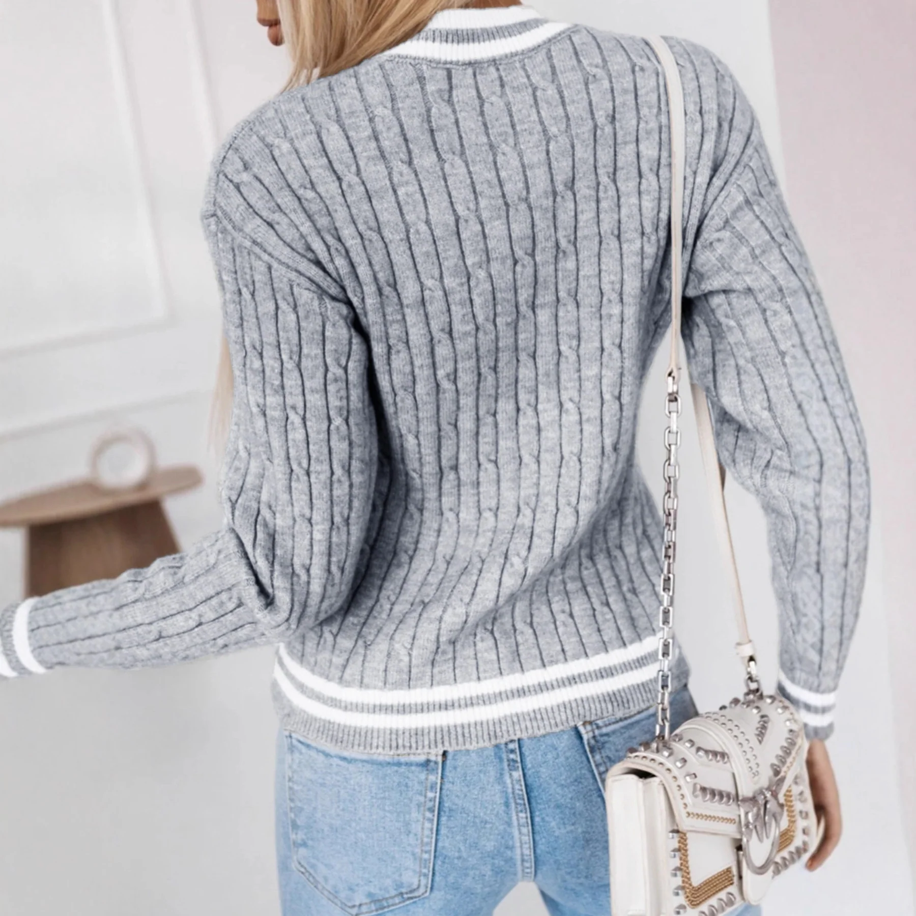 Damen modischer Strickpullover mit raffiniertem V-Ausschnitt und gesticktem Buchstaben Heidi-Mode - Image 2