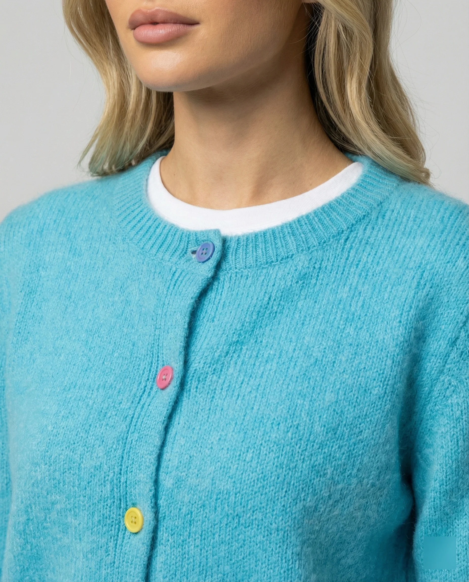 Damen Mohairoptik Kurzstrickjacke mit tailliertem Rippsaum und bunten Zierknöpfen Heidi-Mode - Image 3