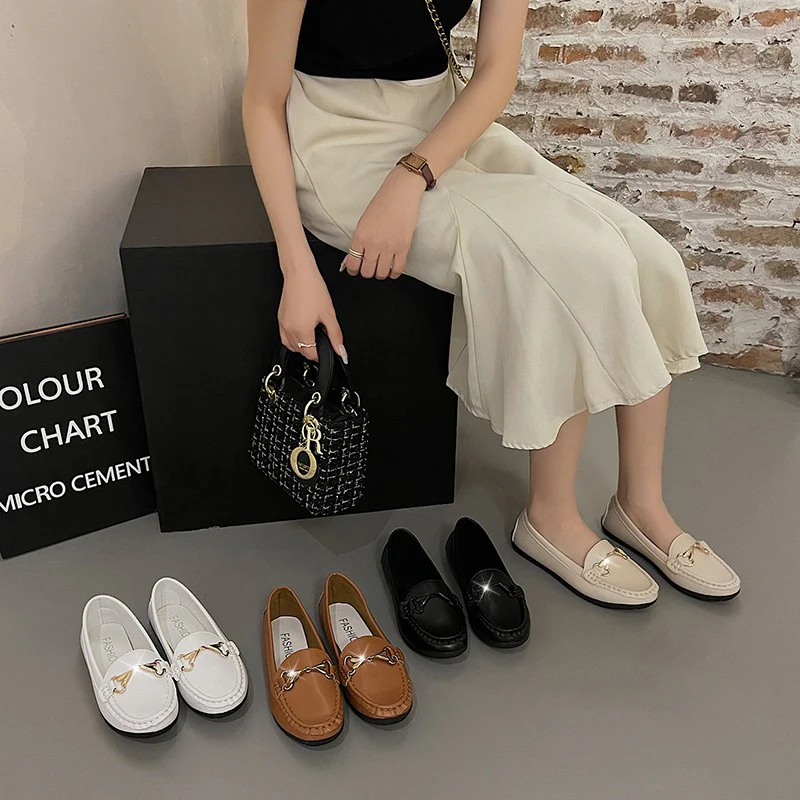 Damen Mokassin-Slipper mit modischen goldenen Akzenten Heidi Mode - Image 4