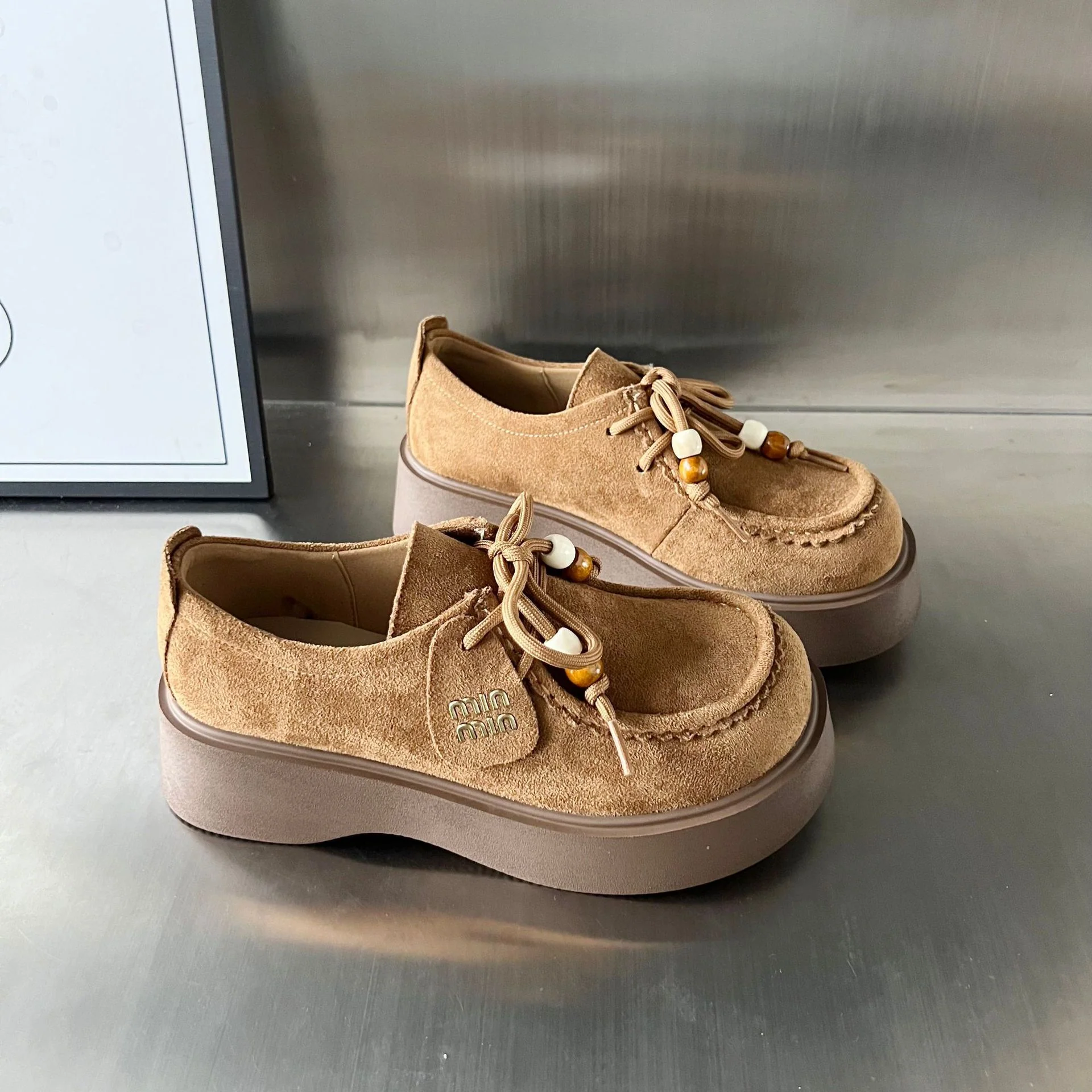Damen Mokassin-Sneaker mit bequemer Plateau-Sohle und dekorativem Schnürsystem Heidi Mode - Image 4