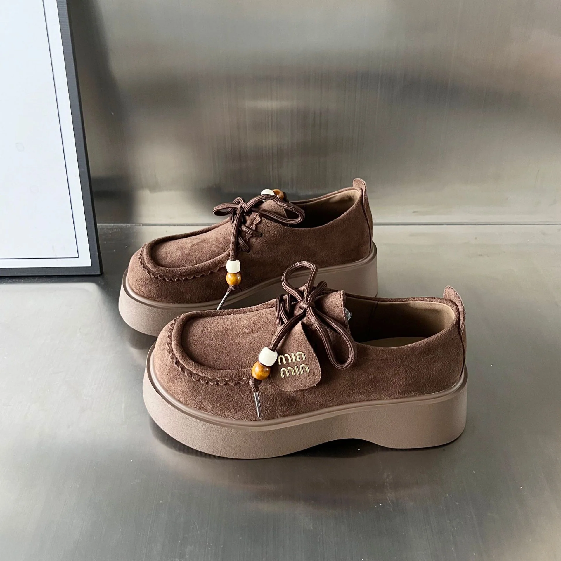Damen Mokassin-Sneaker mit bequemer Plateau-Sohle und dekorativem Schnürsystem Heidi Mode - Image 7