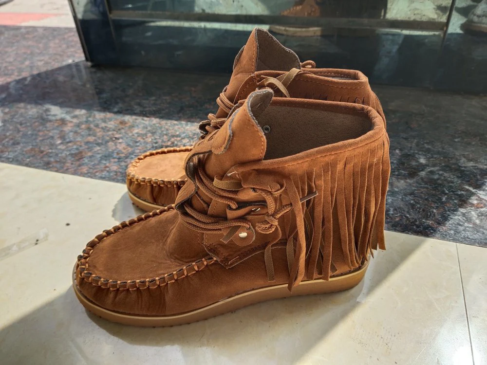 Damen Mokassin-Stiefel mit fransigem Design und handgefertigter Verarbeitung Heidi Mode - Image 9