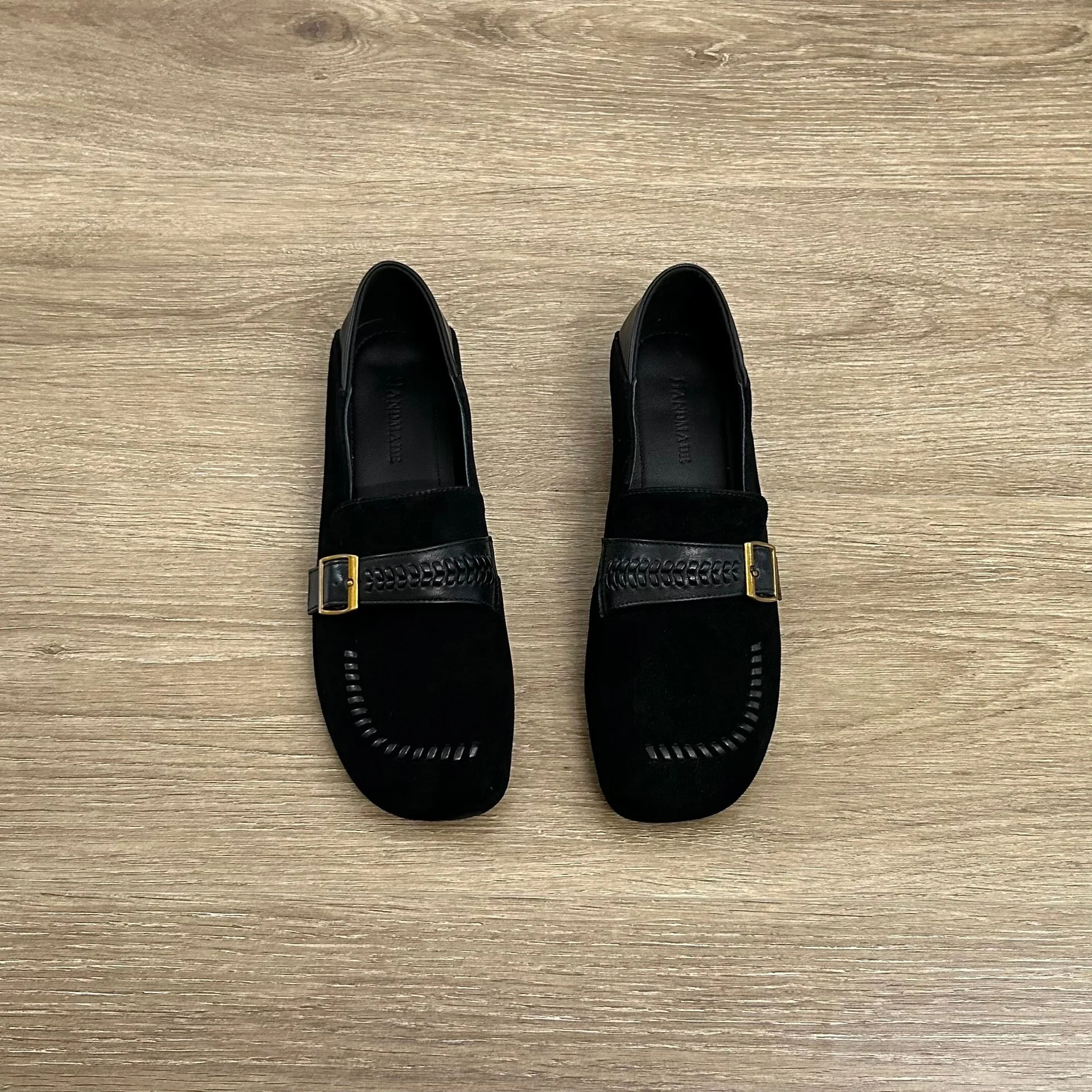 Damen Mokassins aus hochwertigem Wildleder mit dekorativer Schnalle und feinen Details Heidi Mode - Image 4