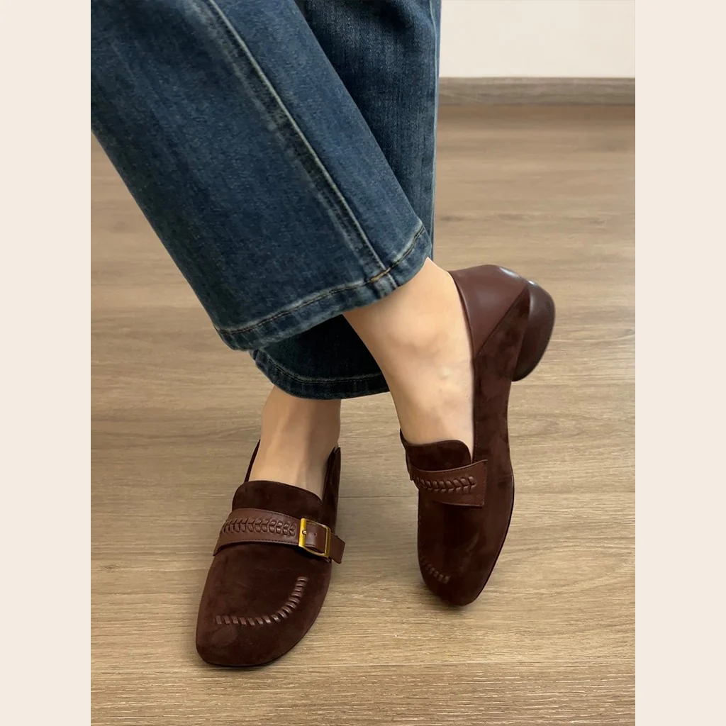 Damen Mokassins aus weichem Wildleder mit dekorativem Riemen Heidi Mode - Image 3
