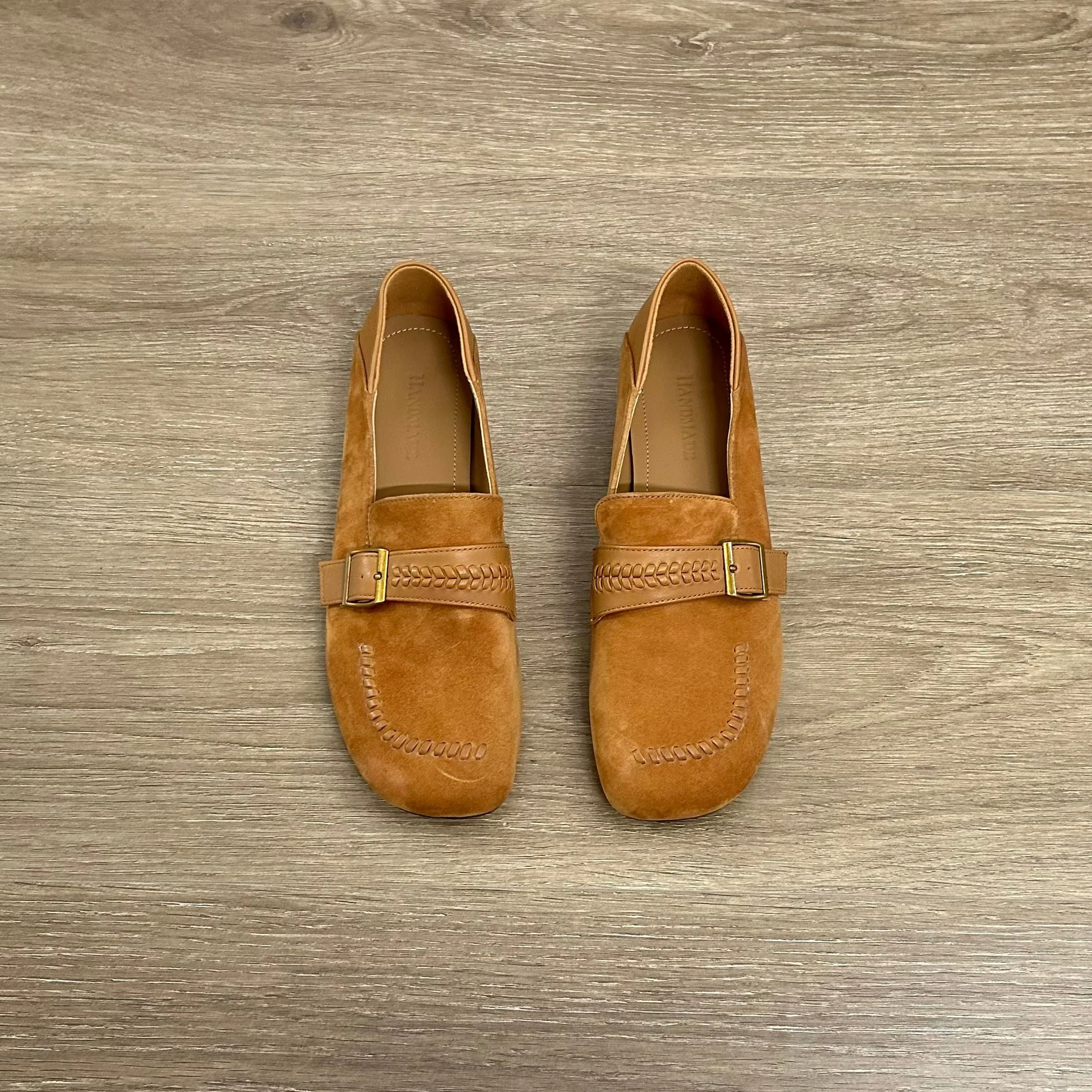 Damen Mokassins aus weichem Wildleder mit dekorativem Riemen Heidi Mode - Image 6