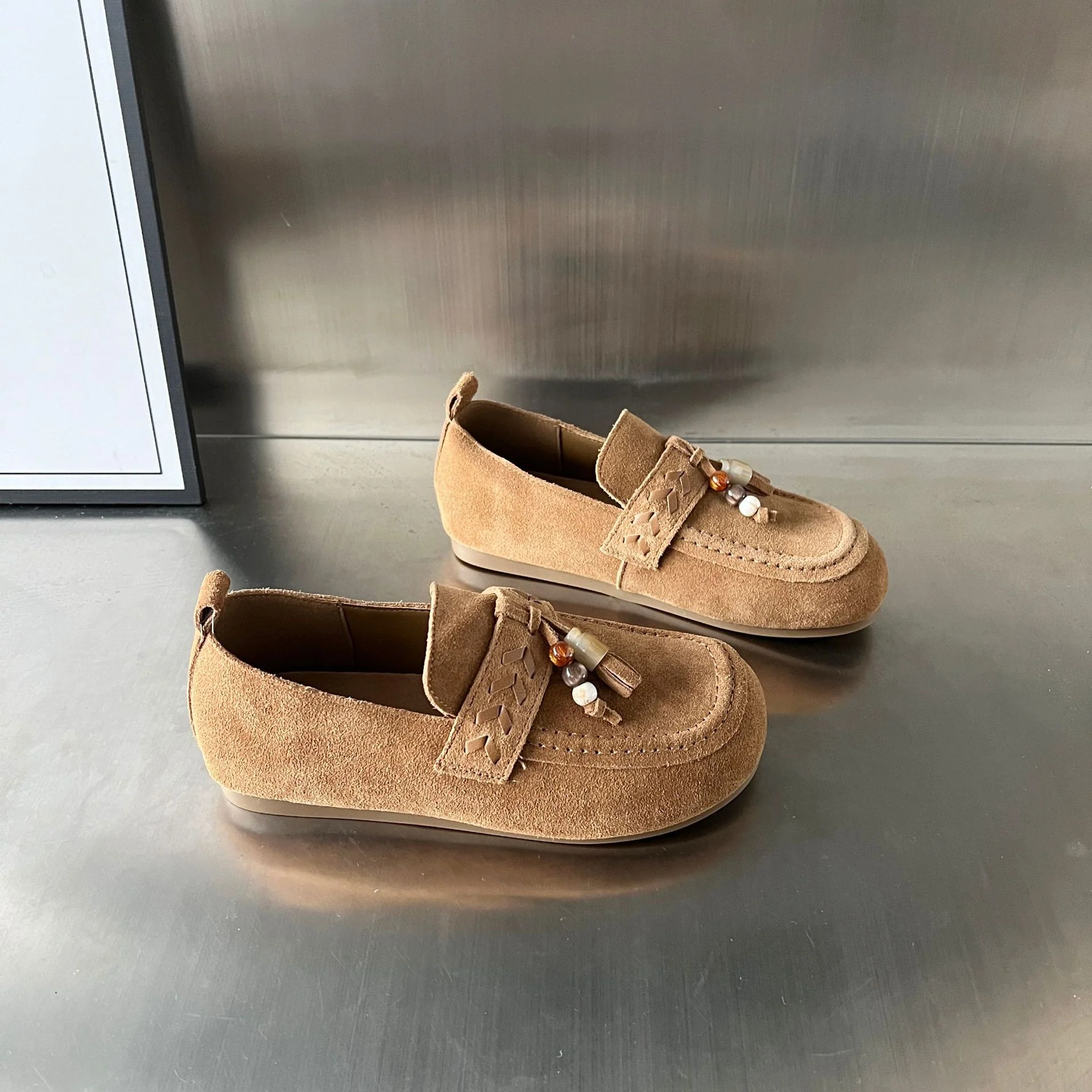Damen Mokassins aus weichem Wildleder mit raffinierten Schmuckdetails Heidi Mode - Image 5