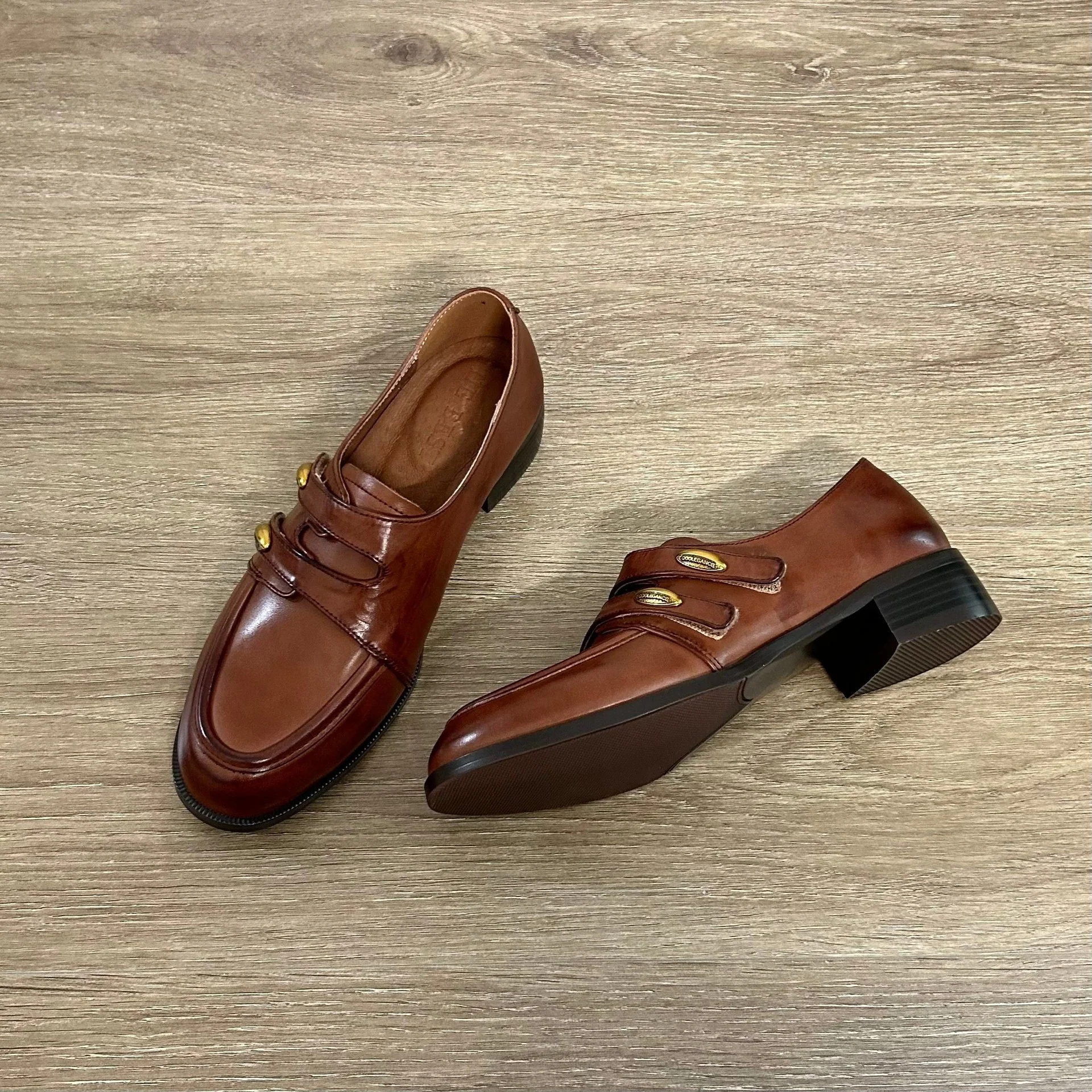 Damen Mokassins mit dekorativen Schnallen und elegantem Glanz Heidi Mode - Image 4