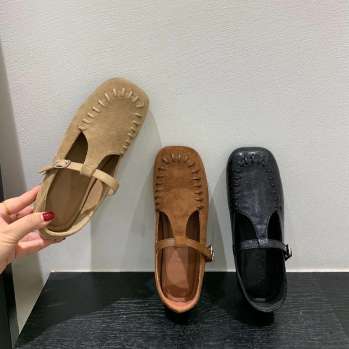 Damen Mokassins mit dekorativen Stichen und verstellbarem Riemchen Heidi Mode - Image 2