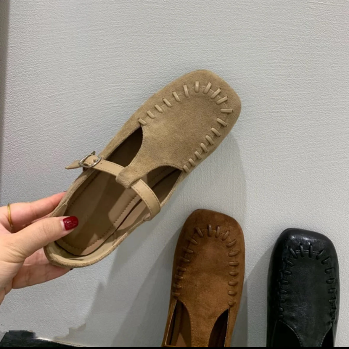 Damen Mokassins mit dekorativen Stichen und verstellbarem Riemchen Heidi Mode - Image 8