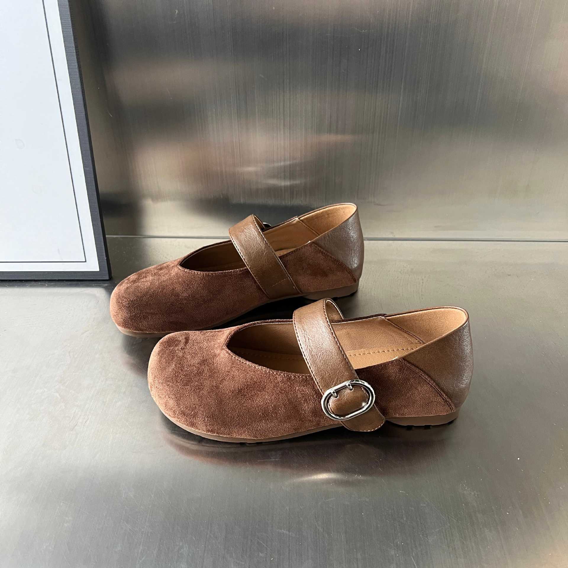 Damen Mokassins mit elegantem Riemen und hochwertiger Veloursoberfläche Heidi Mode - Image 6