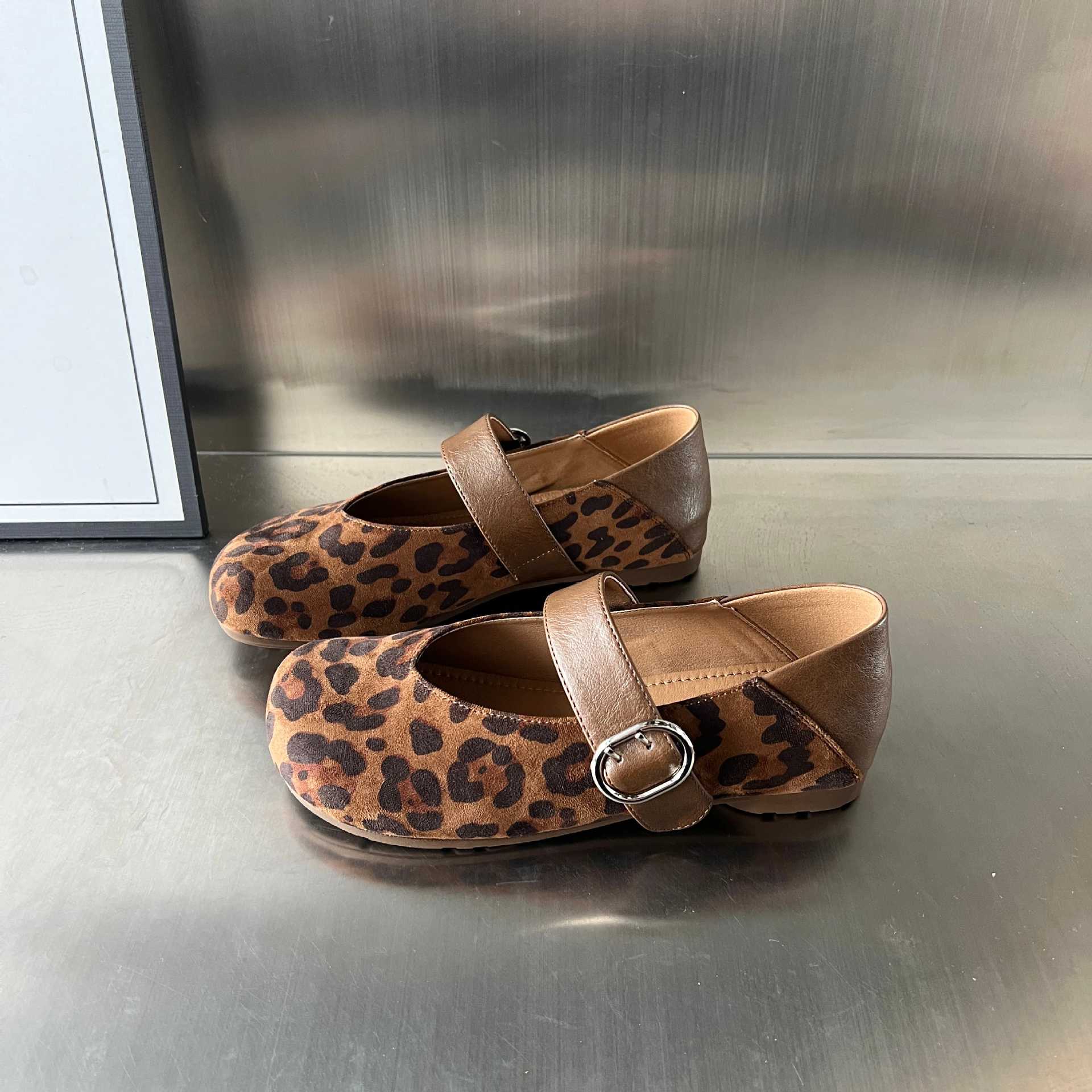 Damen Mokassins mit elegantem Riemen und hochwertiger Veloursoberfläche Heidi Mode - Image 7