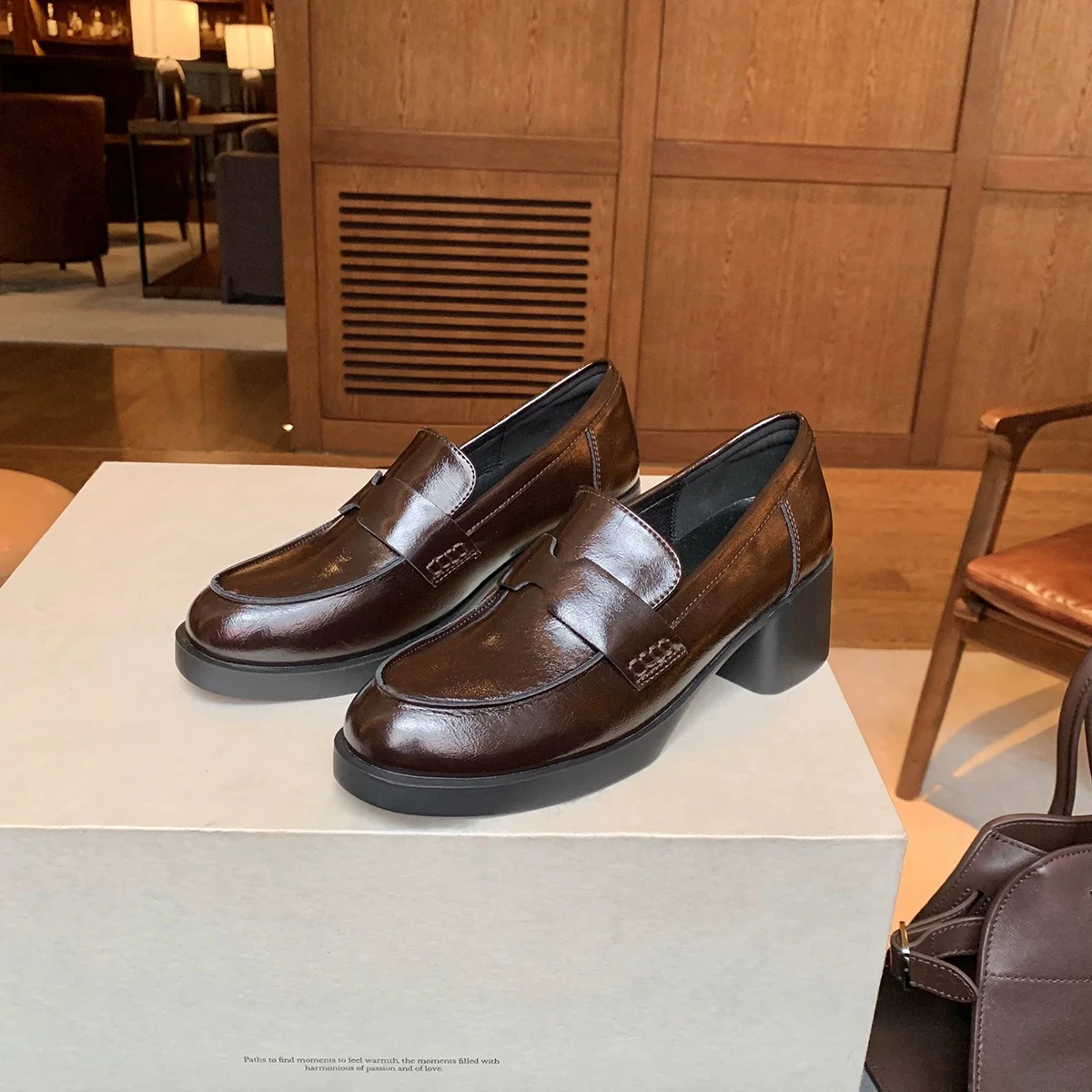 Damen Mokassins mit moderner Plateausohle und elegantem Riemchenverschluss Heidi Mode - Image 7