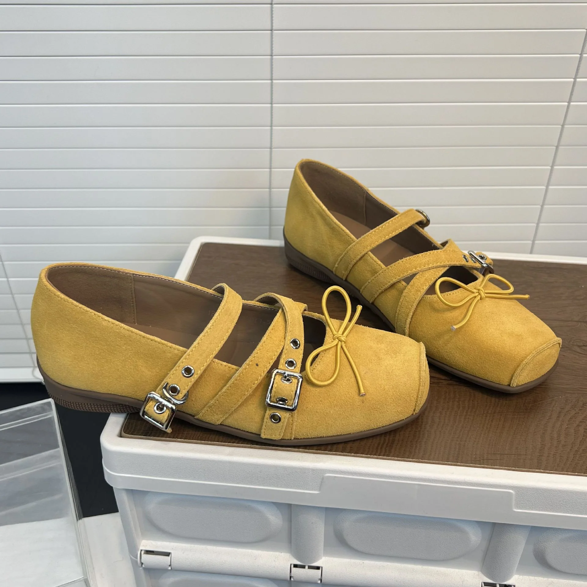 Damen Mokassins mit modischen Kreuzriemen und dekorativer Schnallenverzierung Heidi Mode - Image 4