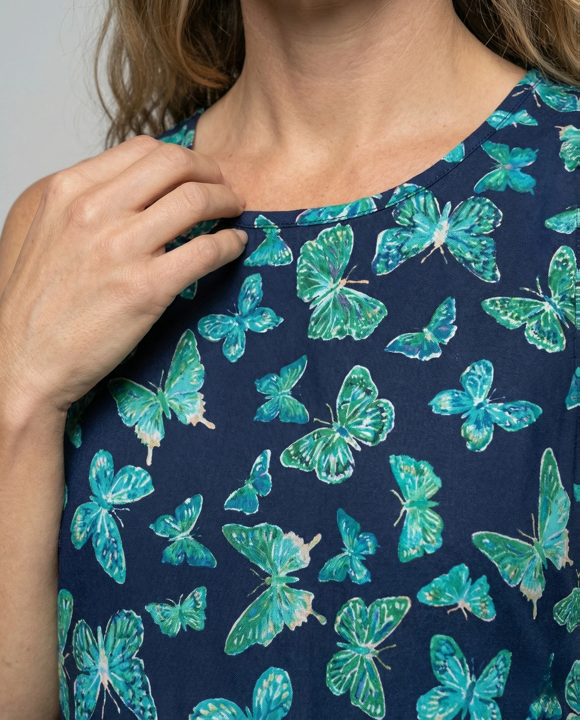 Damen Ärmelloses Maxikleid mit Schmetterlingsprint - Image 3