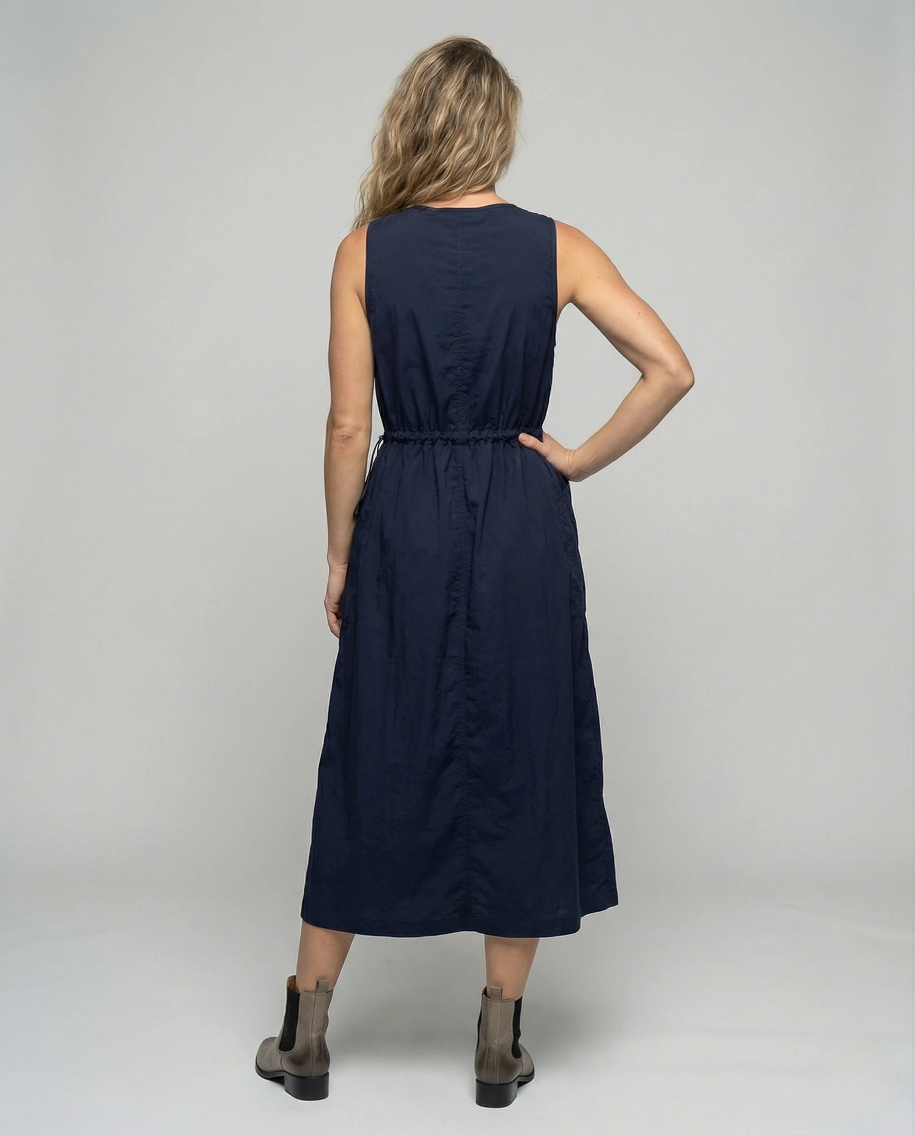 Damen Ärmelloses Midikleid mit Kordelzug Bund - Image 4