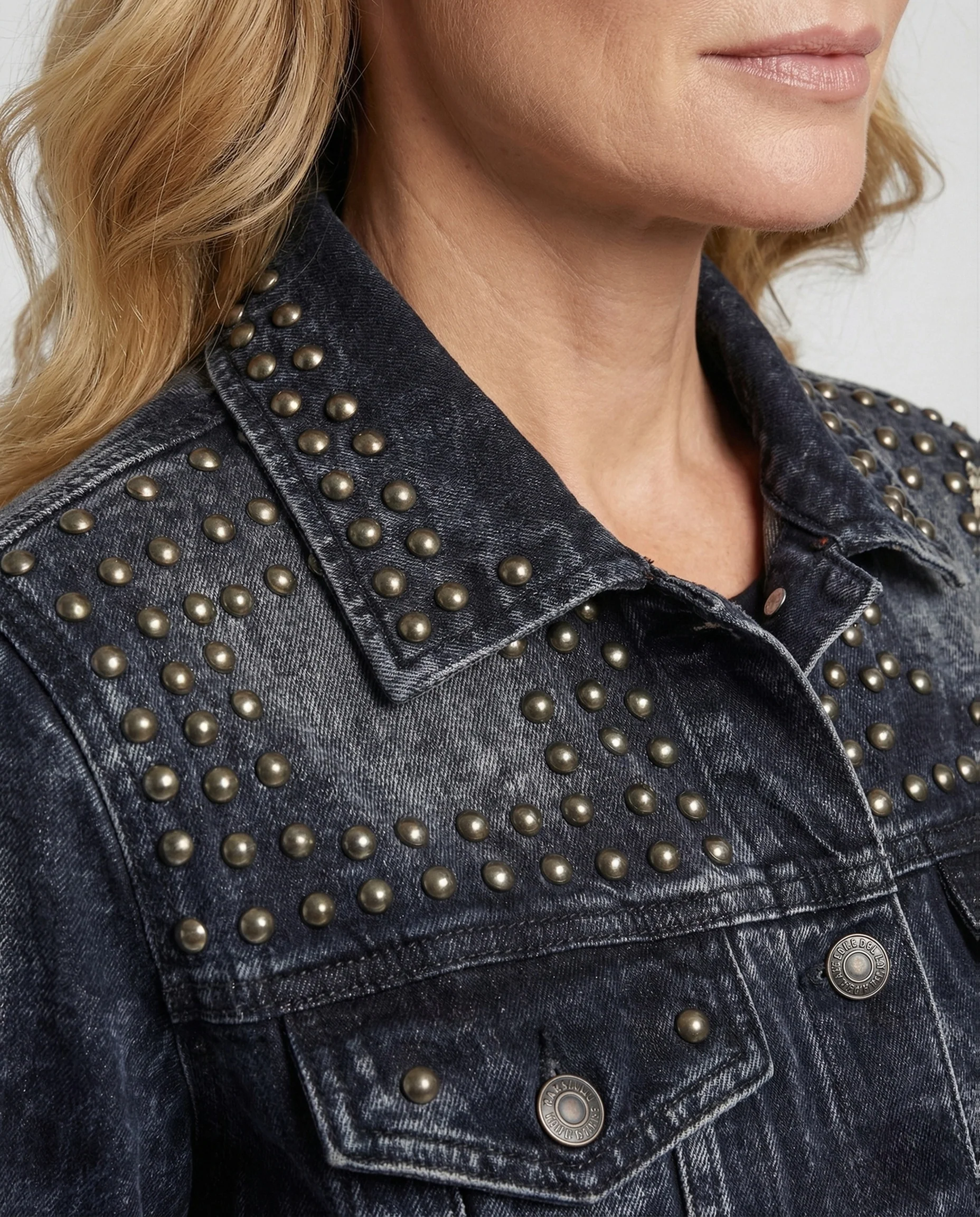Damen Bestickte Jeansjacke Boho Stil mit 3D Blütenapplikationen und Nieten - Image 3