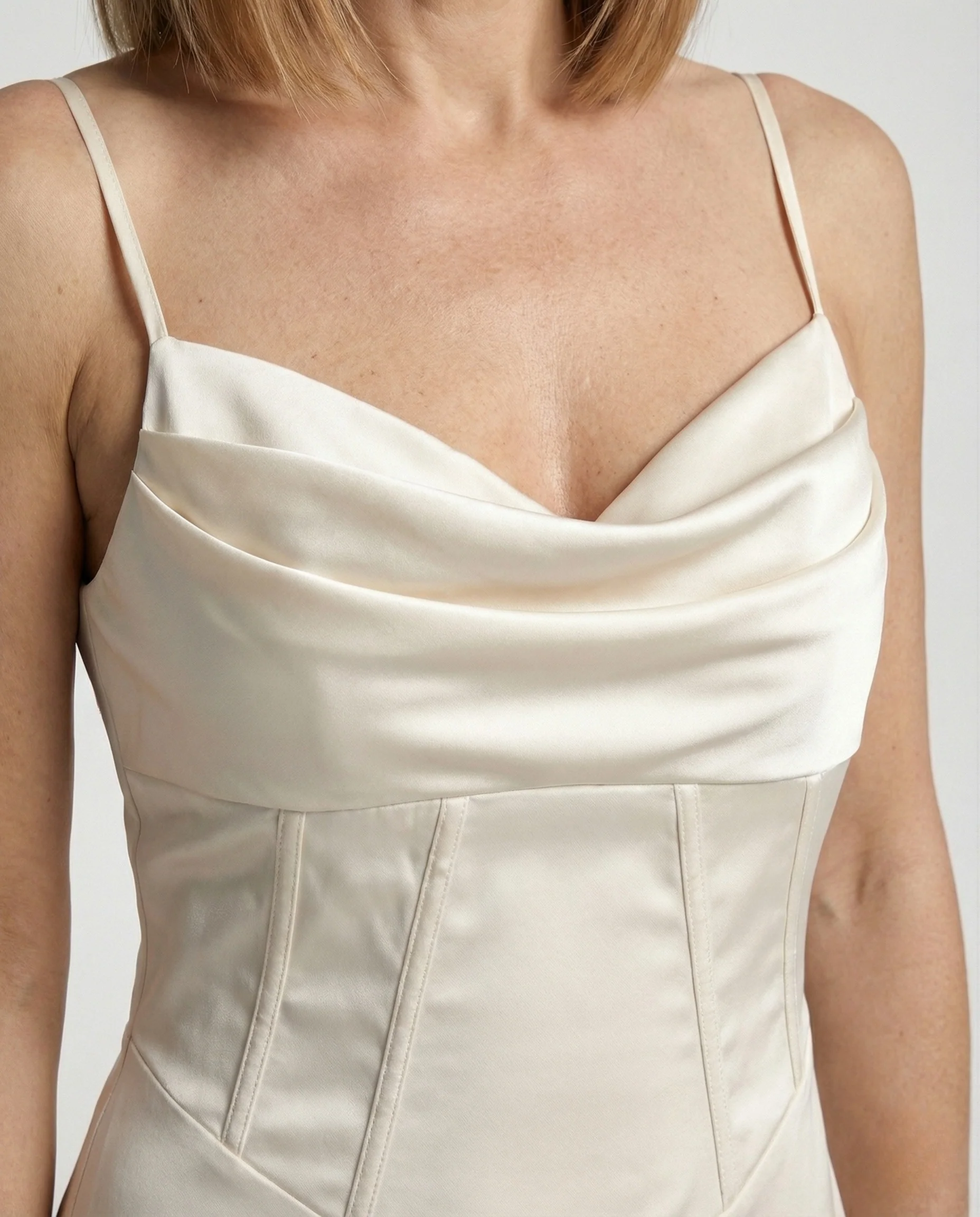 Damen Satin Maxikleid mit Drapiertem Ausschnitt - Image 4