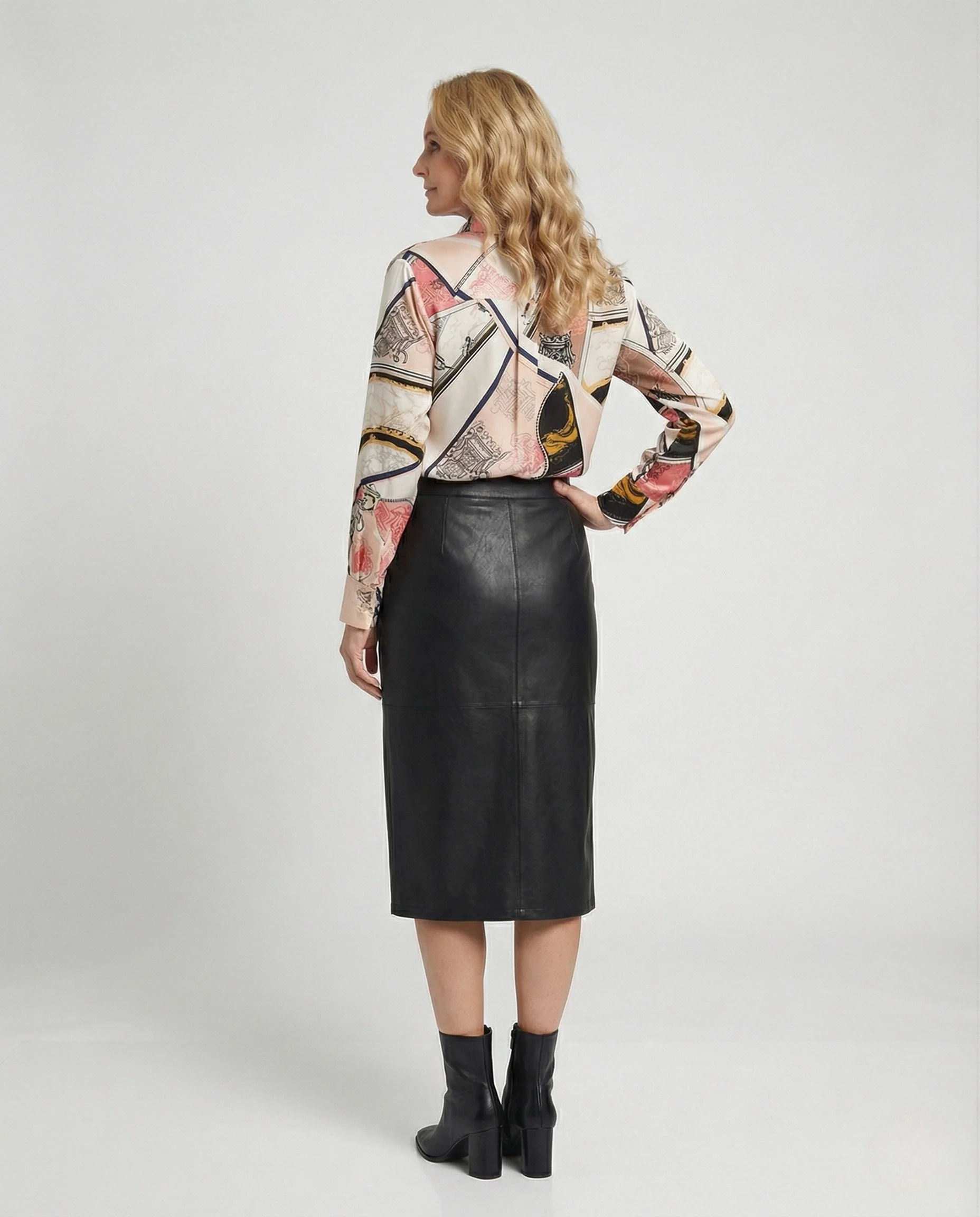 Satinbluse Seidenlook Damen Grafikmuster - Image 3