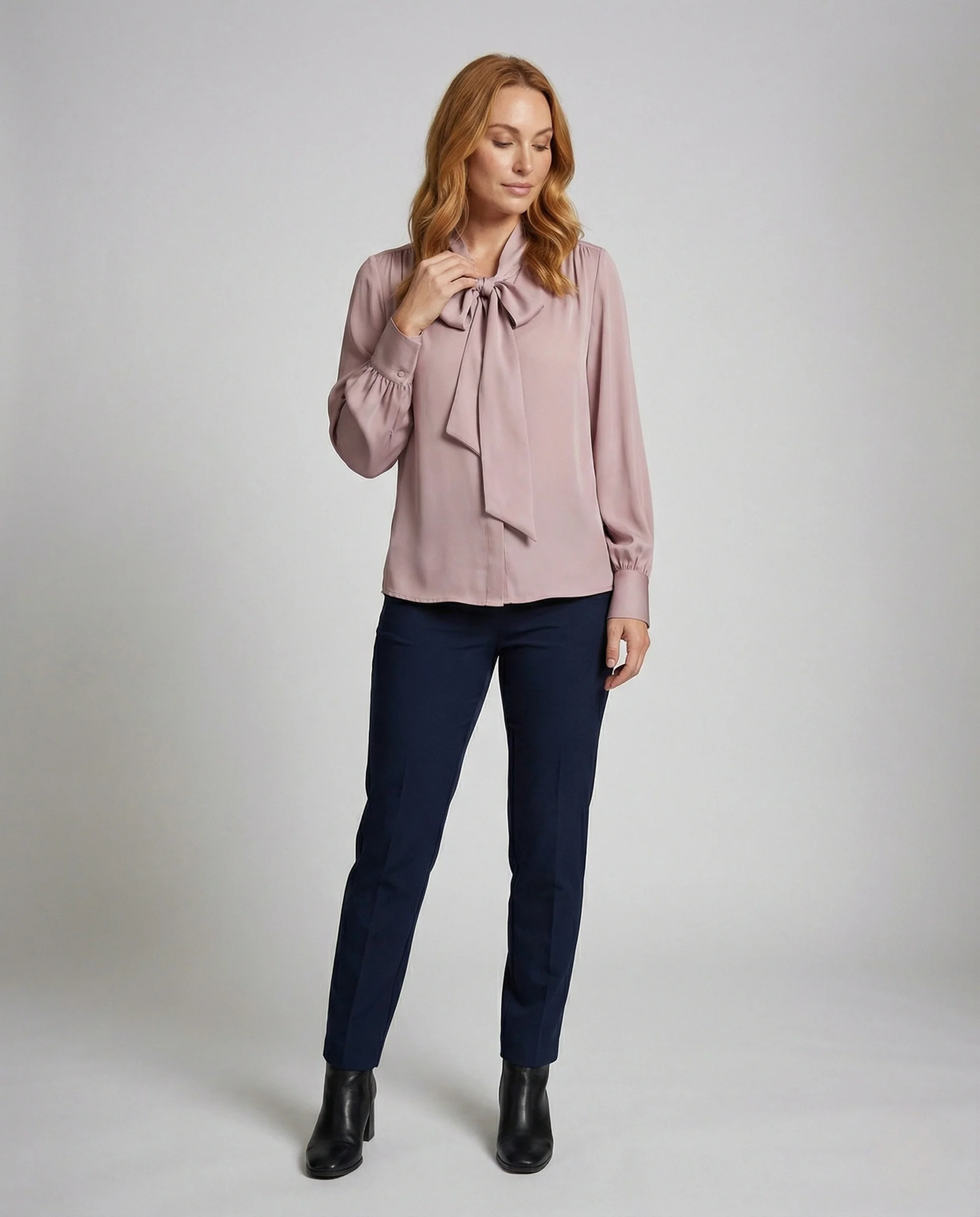 Damen Satinbluse mit Schleifenkragen und Manschettenärmeln - Image 2