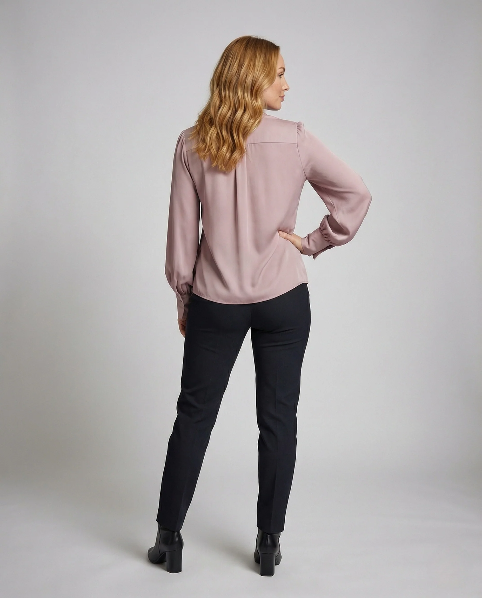 Damen Satinbluse mit Schleifenkragen und Manschettenärmeln - Image 3