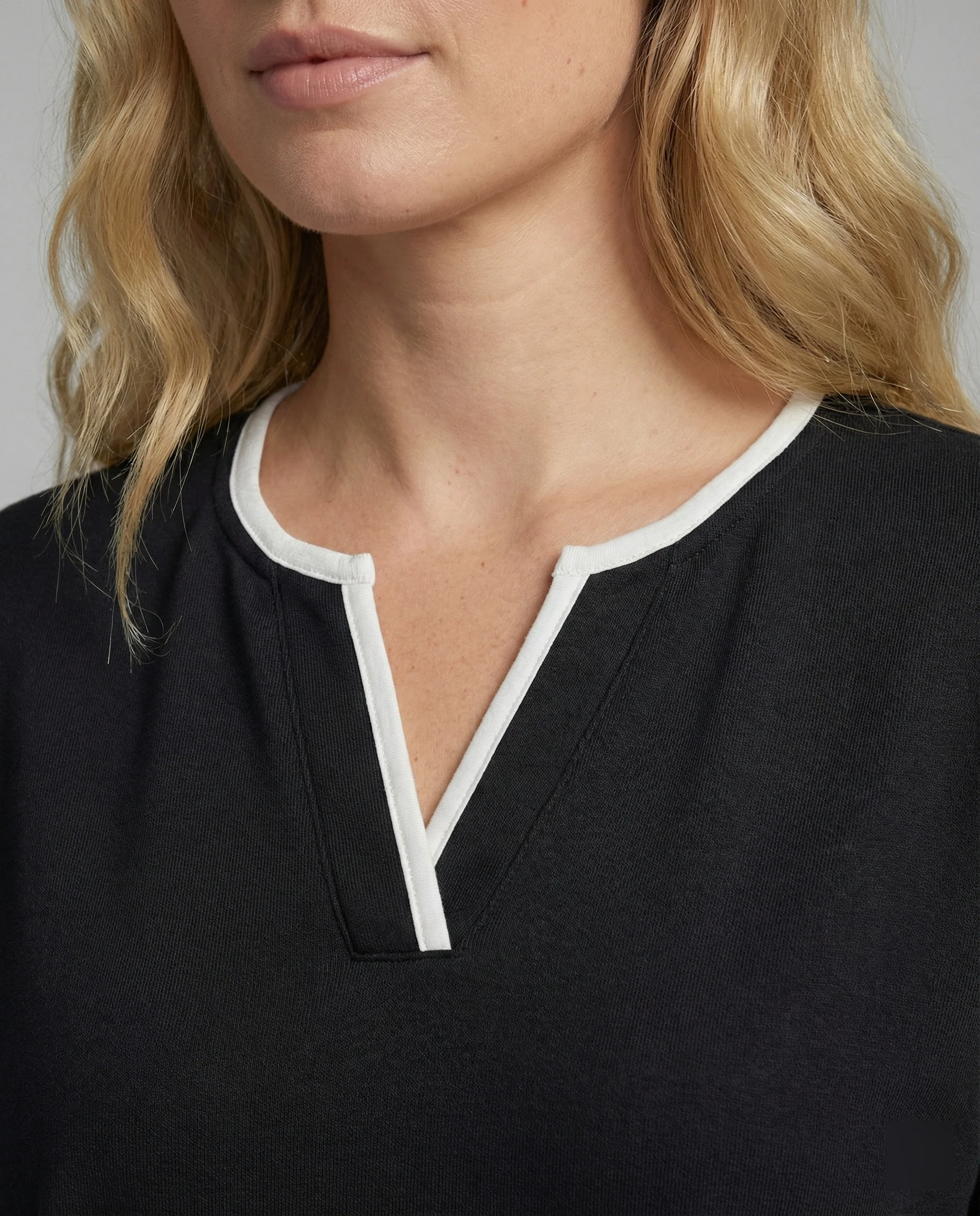 Eleganter Freizeit-Zweiteiler mit V-Ausschnitt, Kontrastbesatz und Kordelzughose Heidi Mode - Image 3