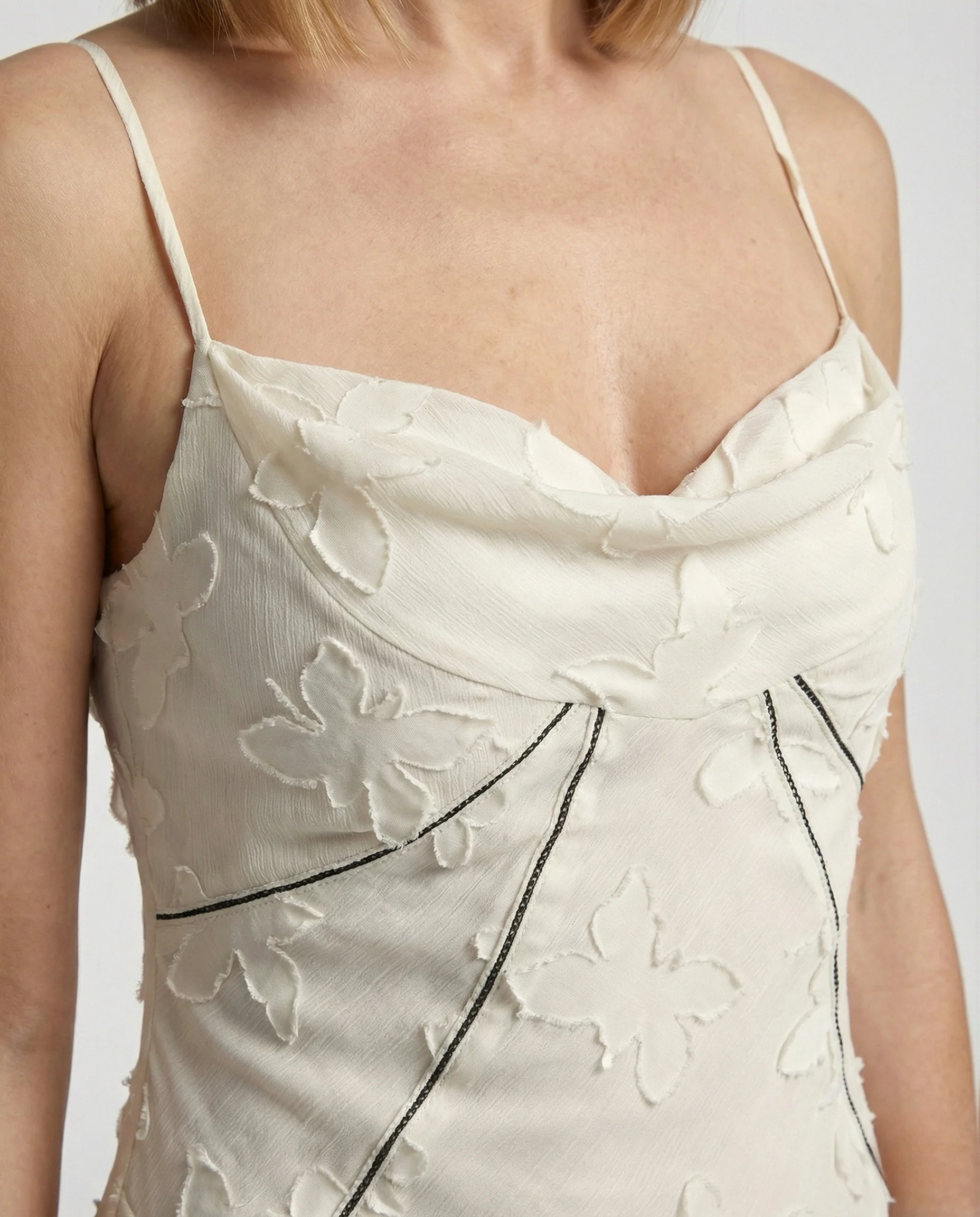 Elegantes Maxikleid Mit Blütenapplikation Damen - Image 3