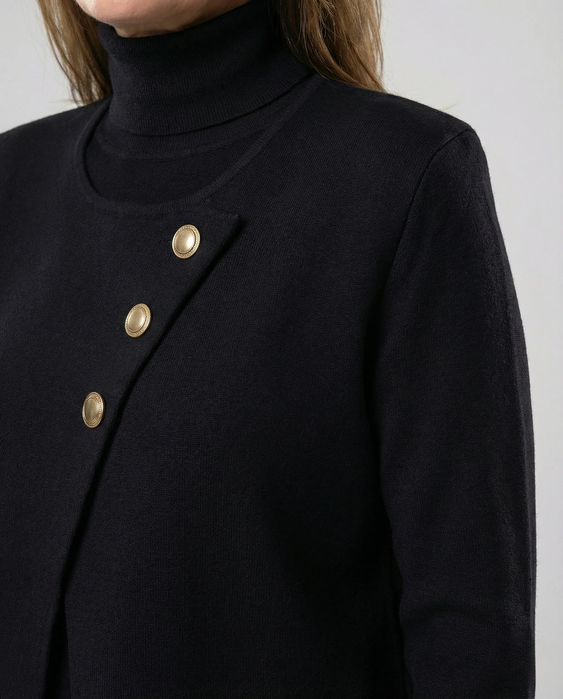 Elegantes Strick-Ensemble mit asymmetrischer Knopfleiste gepolsterten Schultern Pattentaschen und knöchellangem Bleistiftrock Heidi Mode - Image 2