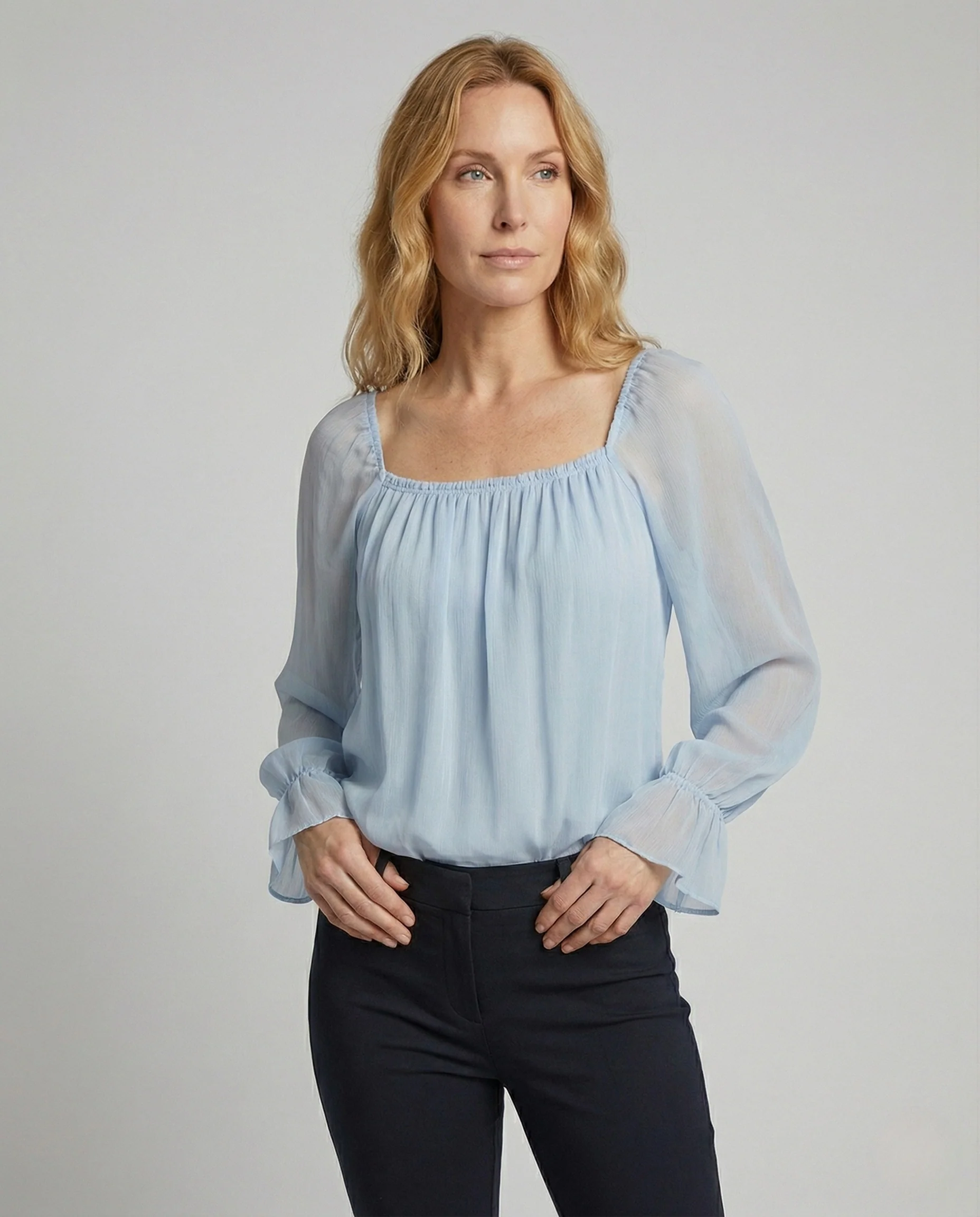 Damen Chiffonbluse mit Carree Ausschnitt - Image 2