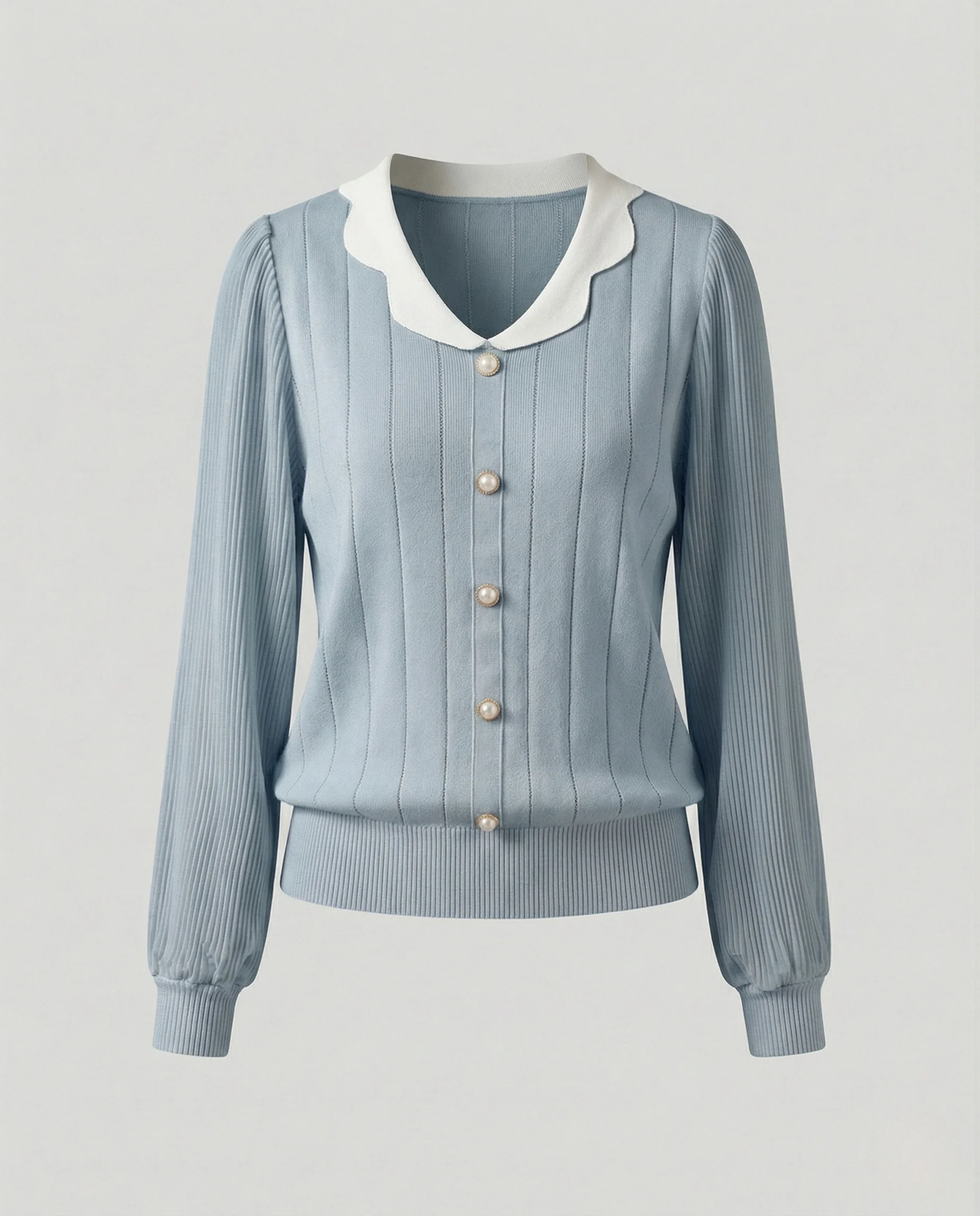 Feminine taillierte Feinstrickbluse mit wellenförmigem Kragen, Perlenknopfleiste, plissierten Chiffonärmeln und Rippbündchen Heidi Mode - Image 9